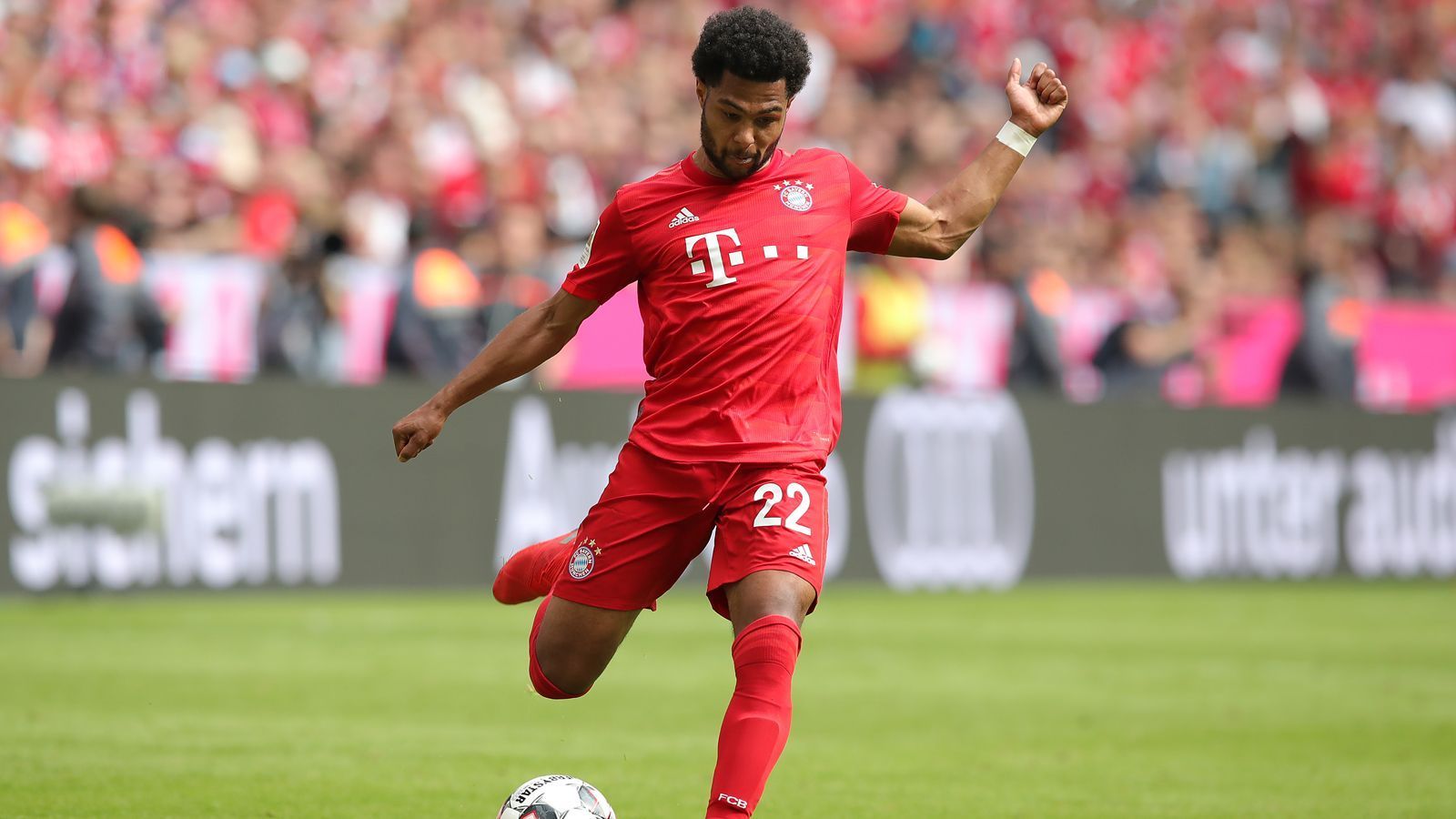 
                <strong>Platz 8 - Serge Gnabry (FC Bayern München)</strong><br>
                Marktwert: 60 Millionen EuroAlter: 23 JahrePosition: Rechtsaußen
              