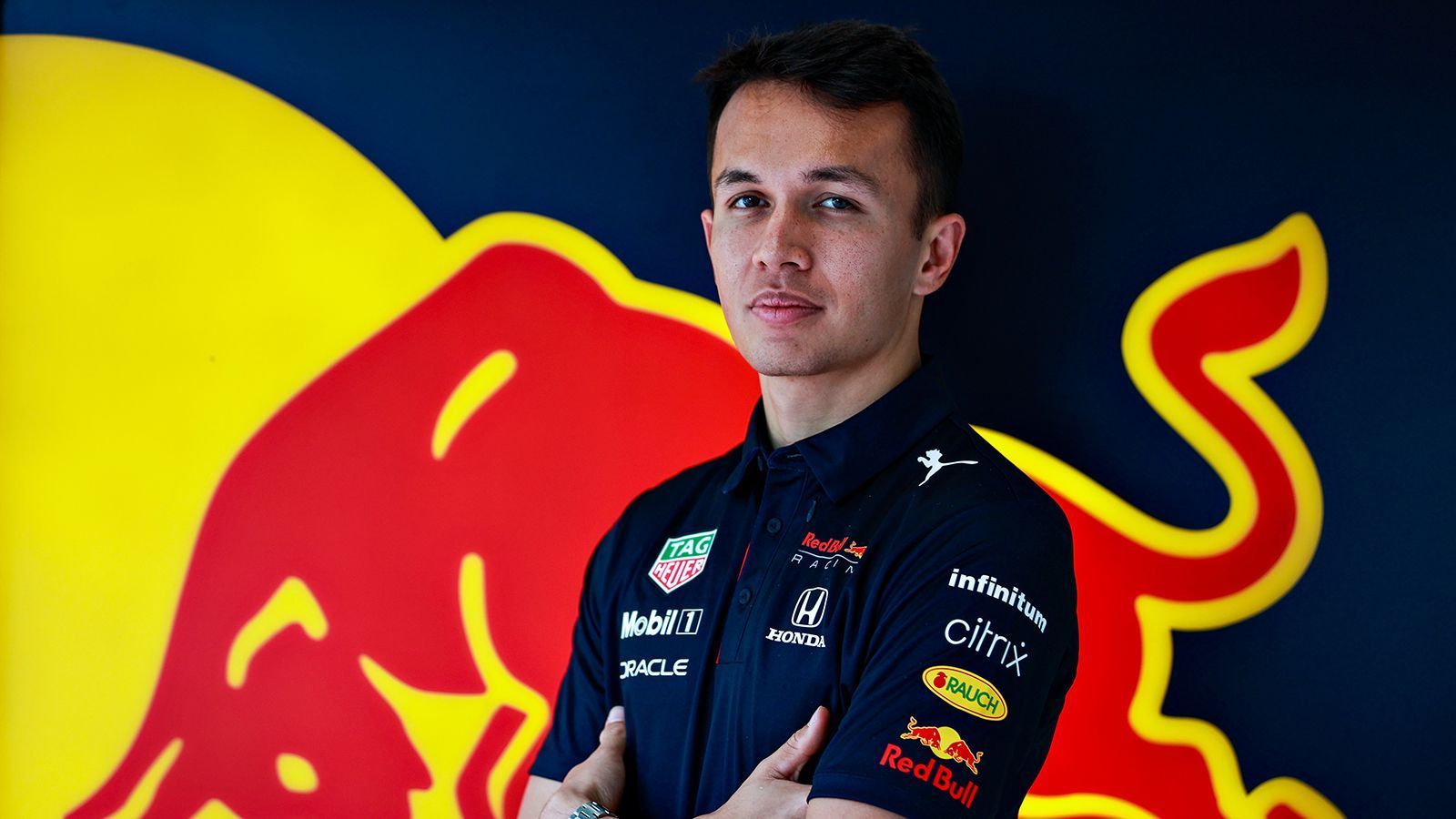 
                <strong>Alexander Albon (Ferrari 488 GT3/AF Course)</strong><br>
                Hinter Alex Albon, der sich das Auto mit Nick Cassidy teilen wird, liegt ein enttäuschendes Jahr 2020. Obwohl der Teamkollege von Max Verstappen bei Red Bull Racing-Honda die Formel 1-Saison immerhin als Gesamtsiebter abschloss, wurde sein Platz im Cockpit an den Mexikaner Sergio Pérez, damals Gesamtvierter, vergeben. Umso mehr freut sich Albon nun auf die DTM, weiß aber auch um die Tücken der neuen Aufgabe. "GT-Racing im Allgemeinen ist anders", so der 25-Jährige. Aber er genieße nun die "andere Herausforderung" und den "völlig anderen Fahrstil".
              