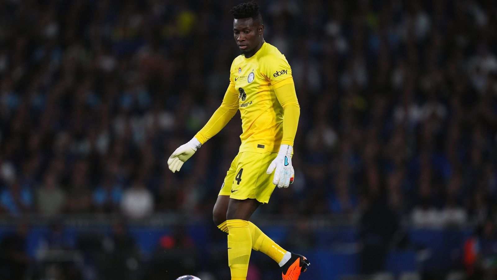 
                <strong>Andre Onana (Inter Mailand)</strong><br>
                Zunächst kaum gefordert. Ist aber bei den ersten Chancen von Haaland und De Bruyne auf dem Posten. Strahlt mehr Sicherheit aus als sein Gegenüber Ederson. Beim Gegentor von Rodri ohne Chance. Hält sein Team mit einer Parade gegen Foden noch im Spiel. ran-Note: 2
              