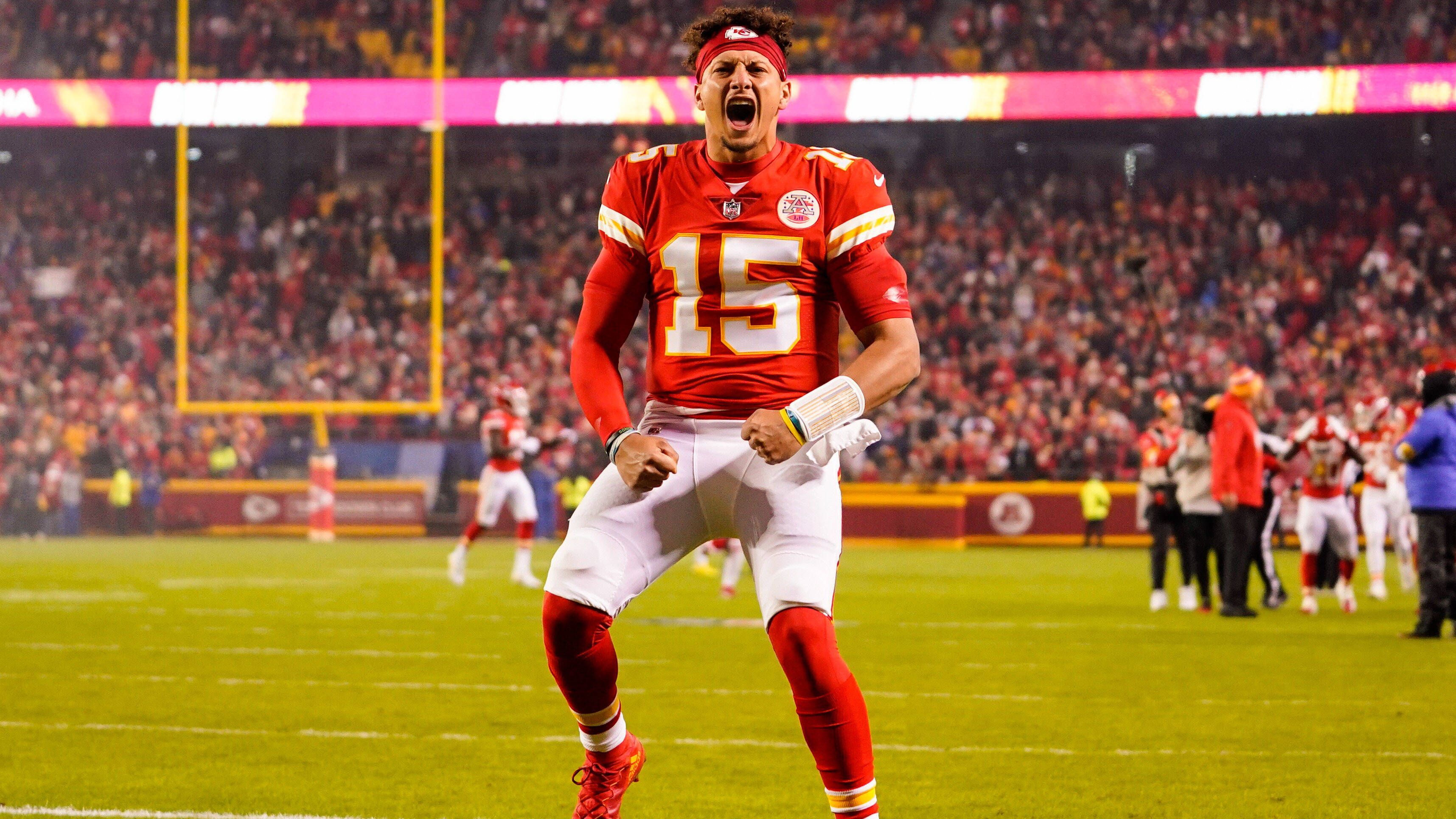 <strong>Kansas City Chiefs at New York Giants 40:10</strong><br>Patrick Mahomes und seine Offensive spielen sich förmlich in einen Rausch. Nachdem die Giants in der vergangenen Saison gegen die schwache Cowboys-Defensive deutlich besser aussahen, als sie tatsächlich waren, zeigen die Chiefs nun, dass sie noch lange nicht abzuschreiben sind. Giants-Quarterback Russell Wilson wird im letzten Viertel durch Rookie Jaxson Dart ersetzt.