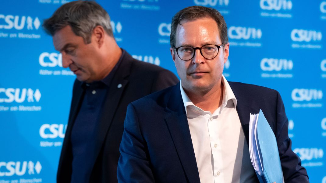 CSU-Generalsekretär Martin&nbsp;Huber (r.) unterstrich die Notwendigkeit, im Dialog zu bleiben, wenn Trump die Wahl gewinnen sollte.