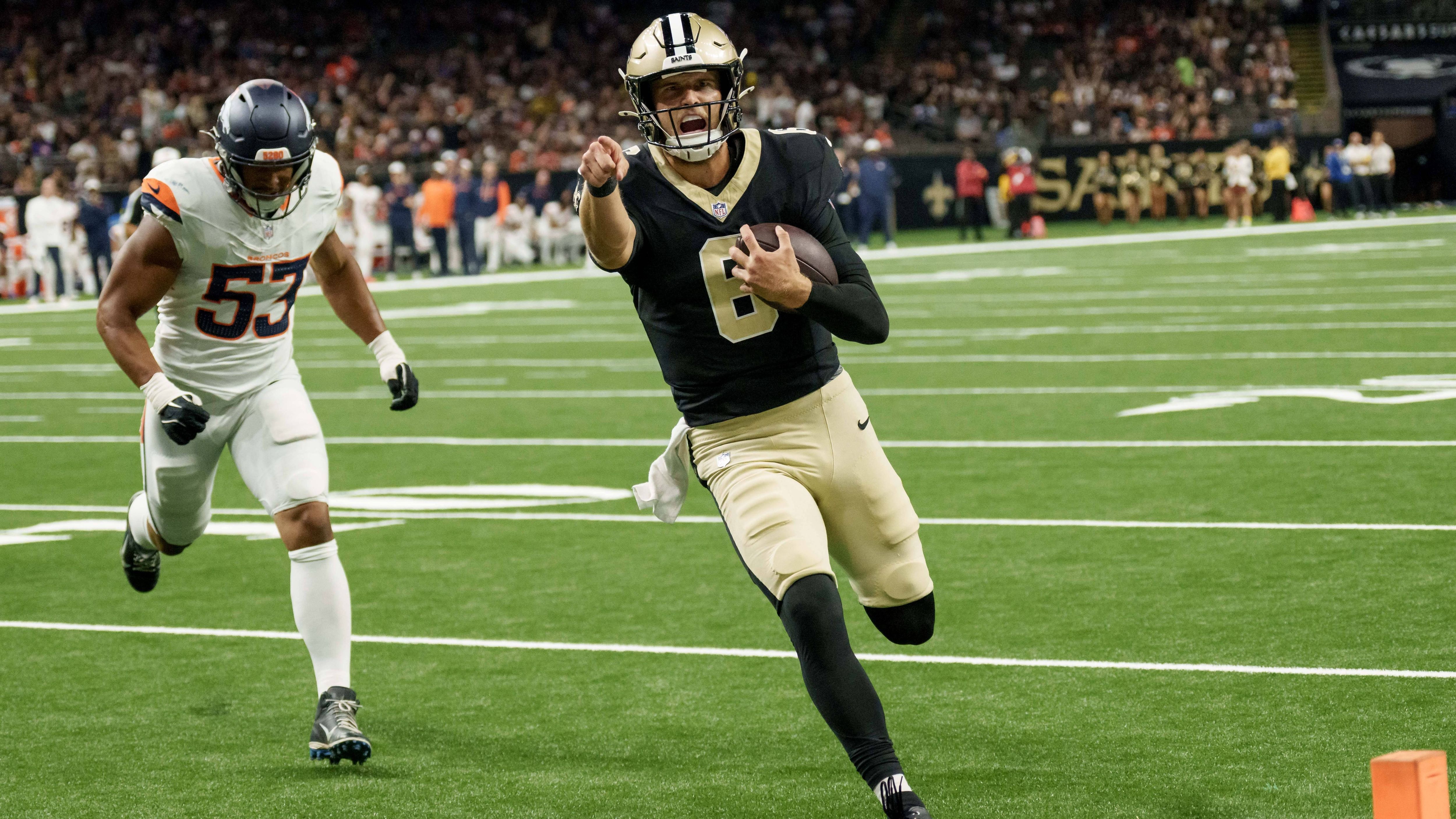 <strong>Tyler Shough (New Orleans Saints)<br>Alter:</strong> 25<br><strong>Draftpick:</strong> 40 im Jahr 2025<br><strong>Jahresgehalt 2025:</strong> bis zu 1,96 Millionen Dollar<br><strong>Beste Saison:</strong>&nbsp;Rookie