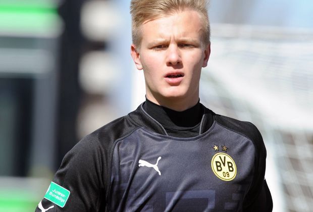 
                <strong>Dominik Reimann</strong><br>
                Am 13.11.2014 gab Reimann sein Debüt für die U18 der deutschen Nationalmannschaft. Seitdem hat er fünf Spiele für den DFB-Nachwuchs bestritten, dabei fünf Gegentore kassiert und zwei Mal den Kasten sauber gehalten.
              