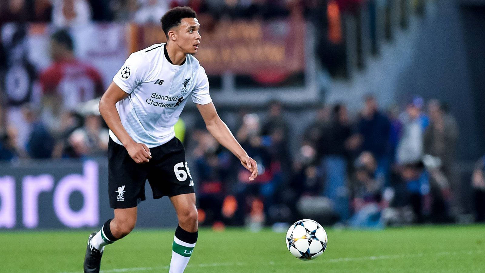 
                <strong>Trent Alexander-Arnold (England)</strong><br>
                In Liverpool avancierte Trent Alexander-Arnold in dieser Saison zum Stammspieler, trotzdem war die erste Nominierung für die englische Nationalmannschaft eine Überraschung für den 19-Jährigen. "Reds"-Trainer Jürgen Klopp überbrachte dem Abwehrspieler die gute Nachricht auf dem Weg nach Marbella, wo sich der LFC auf das Champion-League-Finale vorbereitet. "Das war ein sehr stolzer Moment für mich", sagte Alexander-Arnold. 
              