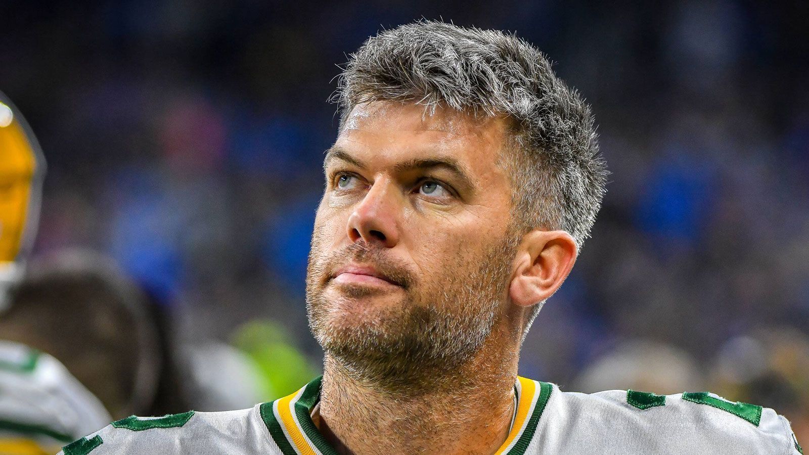 
                <strong>Verlierer: Mason Crosby</strong><br>
                Man kann schon mal einen schwarzen Tag erwischen. Oder man erwischt wie Mason Crosby einen rabenschwarzen Tag. Eigentlich "Mister Zuverlässig" vergab Crosby beim 23:31 seiner Packers bei den Detroit Lions vier Field Goals und einen Extra-Punkt. Der Kicker zielte also ganze fünf (!!) Mal daneben. Laut ESPN gab es so etwas zuletzt 1990 (!!). Selbst ein Schuhwechsel brachte nach dem dritten Fehlschuss nichts. Crosby wusste später nicht, wie er das erklären sollte.
              