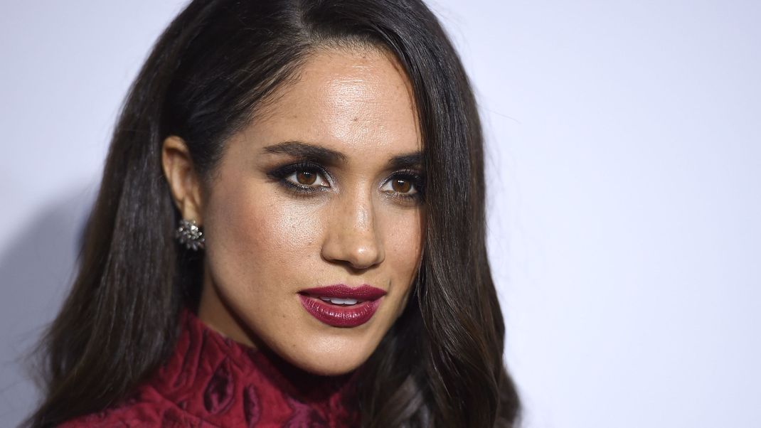 Meghan Markle setzt bei ihrem Make-up auf Drogerieprodukte und High-End-Labels.