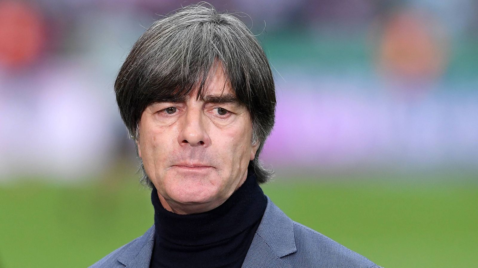 
                <strong>Verlierer: Joachim Löw</strong><br>
                Joachim Löw konnte bei den beiden Länderspielen nicht anwesend sein, weil er sich eine Verletzung beim Hantel-Training zugezogen hatte. Die beiden souveränen Erfolge gegen Weißrussland und Estland unter Assistent Marcus Sorg beweisen: Es geht auch ohne den Bundestrainer. Sägt Sorg etwa schon an Löws Stuhl? Wohl kaum. Schließlich ist Sorg selbst froh, wenn Löw "wieder bei uns sein wird".
              