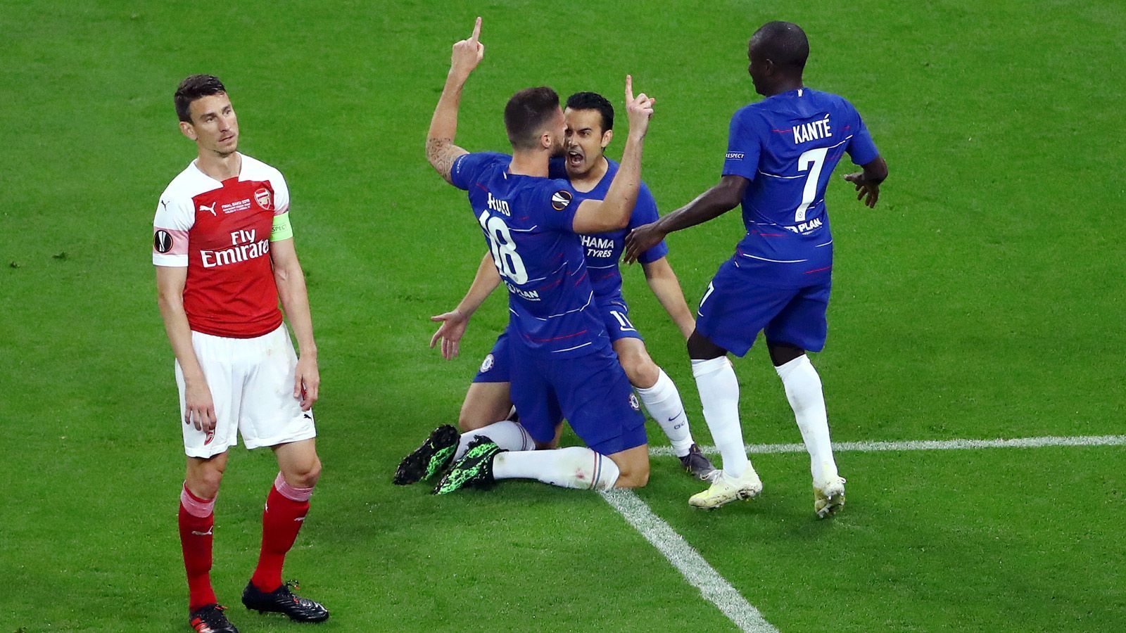 
                <strong>Europa-League-Finale: Chelsea und Arsenal in der Einzelkritik</strong><br>
                Der FC Chelsea gewinnt das London-Derby und schlägt den FC Arsenal im Finale der Europa League mit 4:1! Die "Blues" überrennen Arsenal im zweiten Durchgang und vermiesen Torwart Petr Cech sein letztes Spiel als Profi. ran.de präsentiert die Einzelkritik für beide Teams.
              