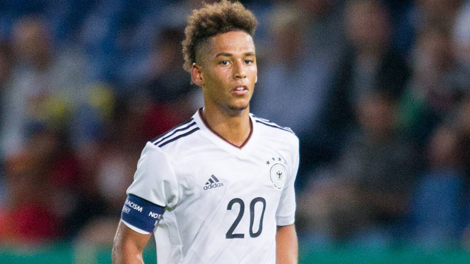 
                <strong>Gewinner: Thilo Kehrer</strong><br>
                Läuft bei ihm. Erst der nächste Karriereschritt mit dem Wechsel zu Paris St. Germain, für satte 37 Millionen Euro. Und jetzt die Nominierung für die Nationalmannschaft. Dabei stand seine Profikarriere 2015 vor dem Ende, als er sich als A-Jugendlicher böse verzockte, bei Inter einen Vertrag unterschrieb, obwohl er ein gültiges Arbeitspapier auf Schalke hatte. Man verzieh ihm und gab Kehrer die Chance, sich über die U23 für die Profis zu empfehlen. Das tat er, schaffte den endgültigen Durchbruch 2017. Löw bekommt mit Kehrer einen Defensivallrounder, der Innen- und Außenverteidiger spielen kann. Kehrer die Chance, ein wichtiger Teil des Neuanfangs zu werden.
              