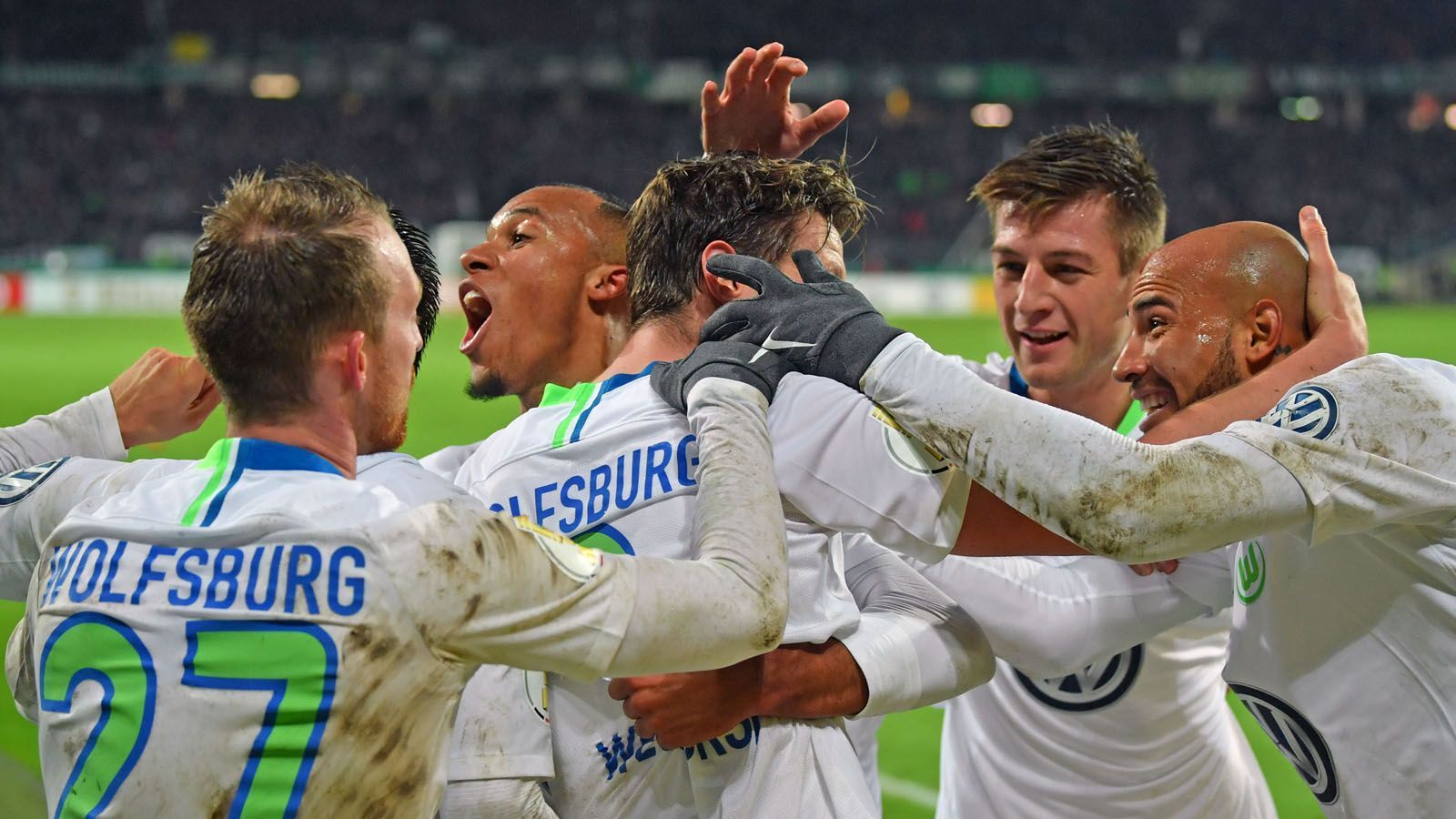 
                <strong>Platz 16: VfL Wolfsburg</strong><br>
                Der VfL Wolfsburg ist einer von drei deutschen Klubs im Ranking: Im Jahr 2017 zahlte der VW-Klub 139 Millionen Euro an Gehalt aus. Mit 70 Prozent macht das fast dreiviertel der Gesamteinnahmen, die der Verein generiert. 
              