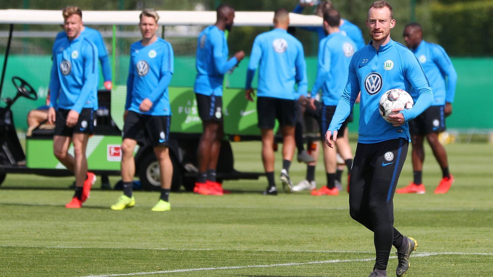 
                <strong>VfL Wolfsburg</strong><br>
                Trainingsauftakt: 30. Juni 2019Trainingslager: 19. - 27. Juli in Schladming (Österreich)Testspiele: 17. Juli gegen PSV Eindhoven3. August (Gegner noch nicht bekannt)
              