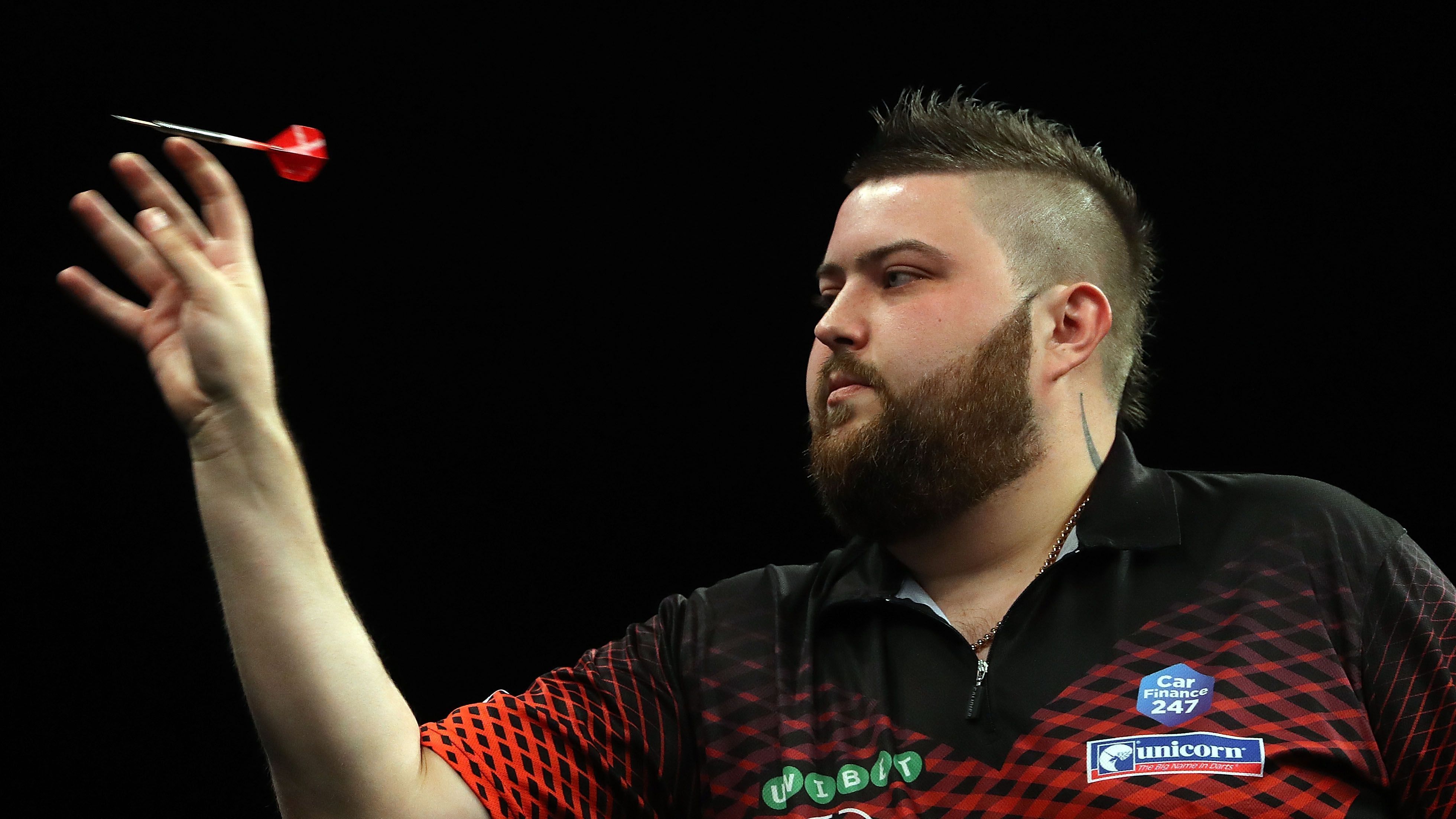 
                <strong>Michael Smith (29, England)</strong><br>
                Der Vizeweltmeister von 2019 ist der erste Wildcard-Teilnehmer der diesjährigen Premier League. Bei der WM 2020 bereits überraschend in der 2. Runde ausgeschieden, hat der 29-Jährige nun einiges zu beweisen. 2019 belegte er beim Einladungsturnier den siebten Platz. Sein Mentor und Manager ist übrigens Gary Anderson, der dieses Jahr ebenfalls wieder dabei ist.
              