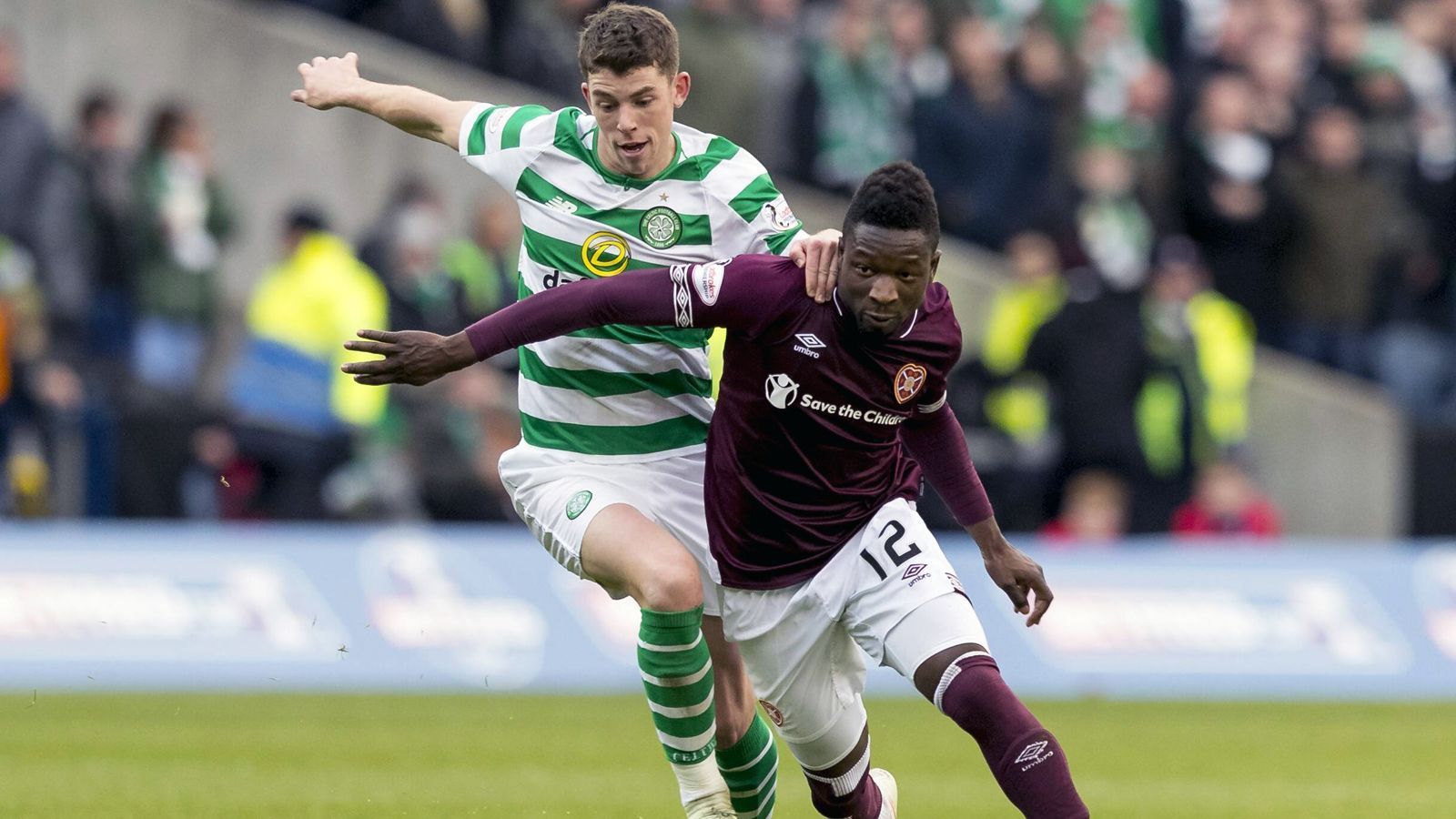 
                <strong>Schottland</strong><br>
                Für den schottischen Serienmeister Celtic Glasgow geht es im Pokalendspiel 2019 gegen Heart of Midlothian. Der amtierende Champion und Tabellenführer könnte dabei den dritten Pokalsieg in Serie einfahren. Ihre Aufgaben im Halbfinale erledigten beide Final-Kontrahenten gleichermaßen souverän. Celtic Glasgow gewann beim FC Aberdeen ebenso 3:0 wie Heart of Midlothian zuhause gegen Inverness Caledonian Thistle FC. 
              