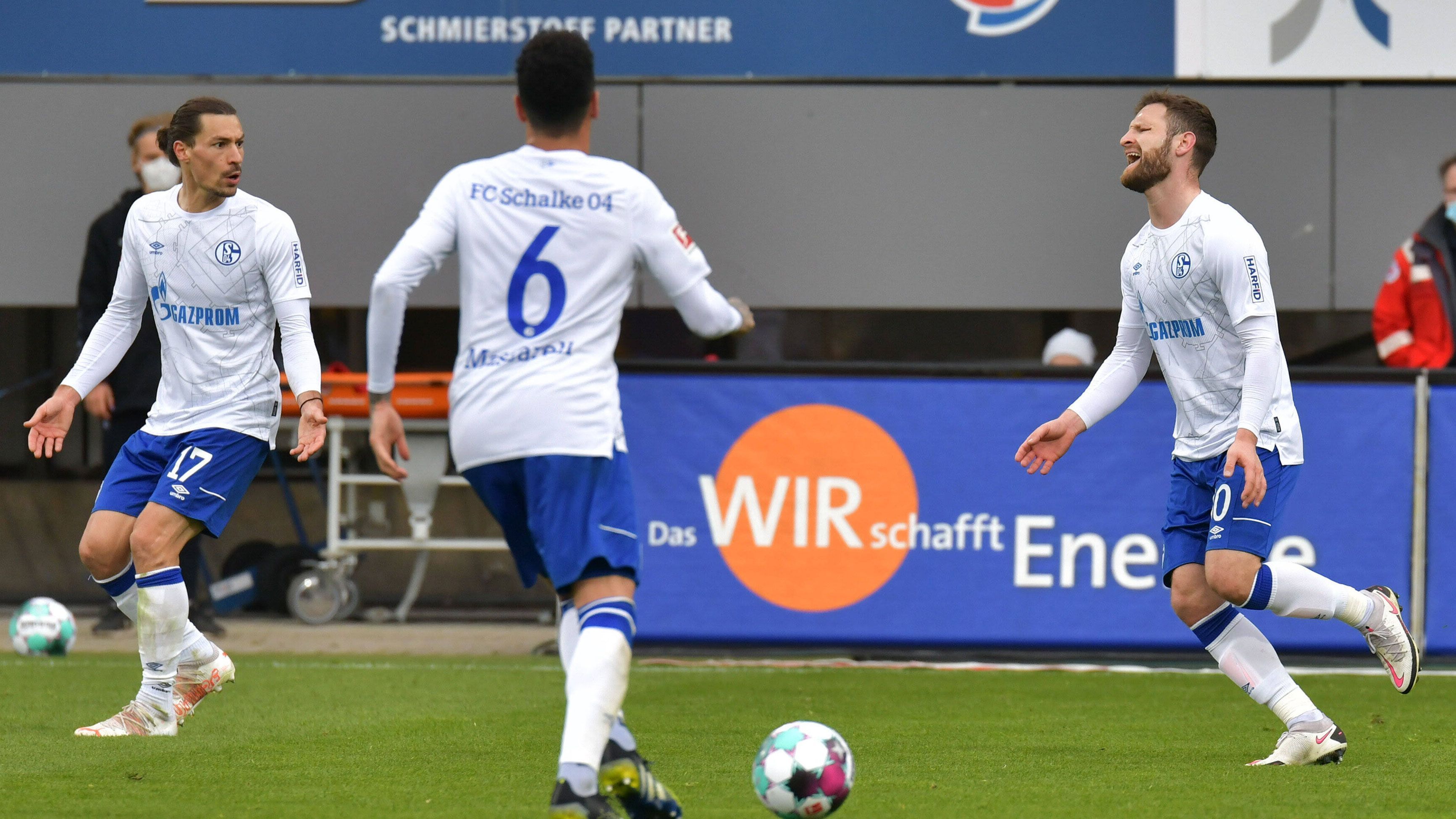 
                <strong>Schalke 04 (Deutschland/ Bundesliga)</strong><br>
                Schalke in der zweiten Bundesliga? Für viele von uns eigentlich kaum vorstellbar - ab nächster Saison aber bittere Realität. Auch diverse Trainerwechsel, sowie die Verpflichtungen von Klaas-Jan Huntelaar und dem 2014er Weltmeister Shkodran Mustafi konnten die königsblaue Talfahrt nicht mehr aufhalten. Als abgeschlagenes Schlusslicht müssen sich die "Knappen" nach 30 Jahren aus dem Oberhaus verabschieden. ran.de zeigt weitere Absteiger aus Europas Top-Ligen.
              