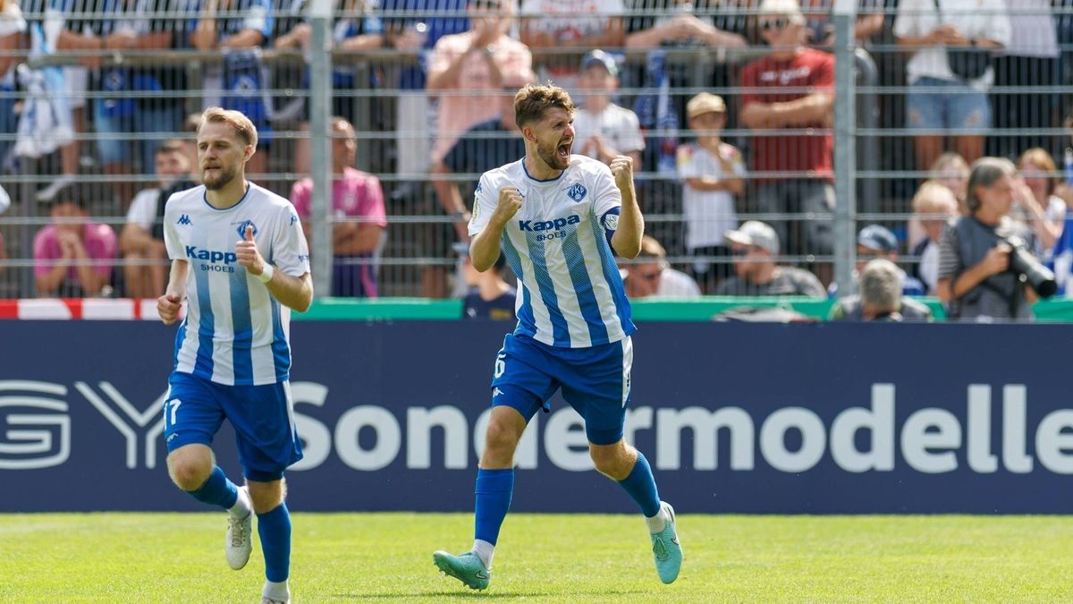 Yannick Grieß (r.) bejubelt sein Tor