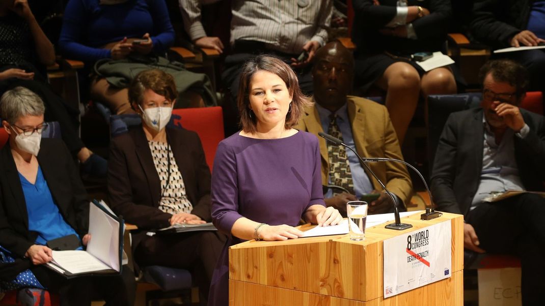 Außenministerin Baerbock spricht beim 8. Weltkongress gegen die Todesstrafe.