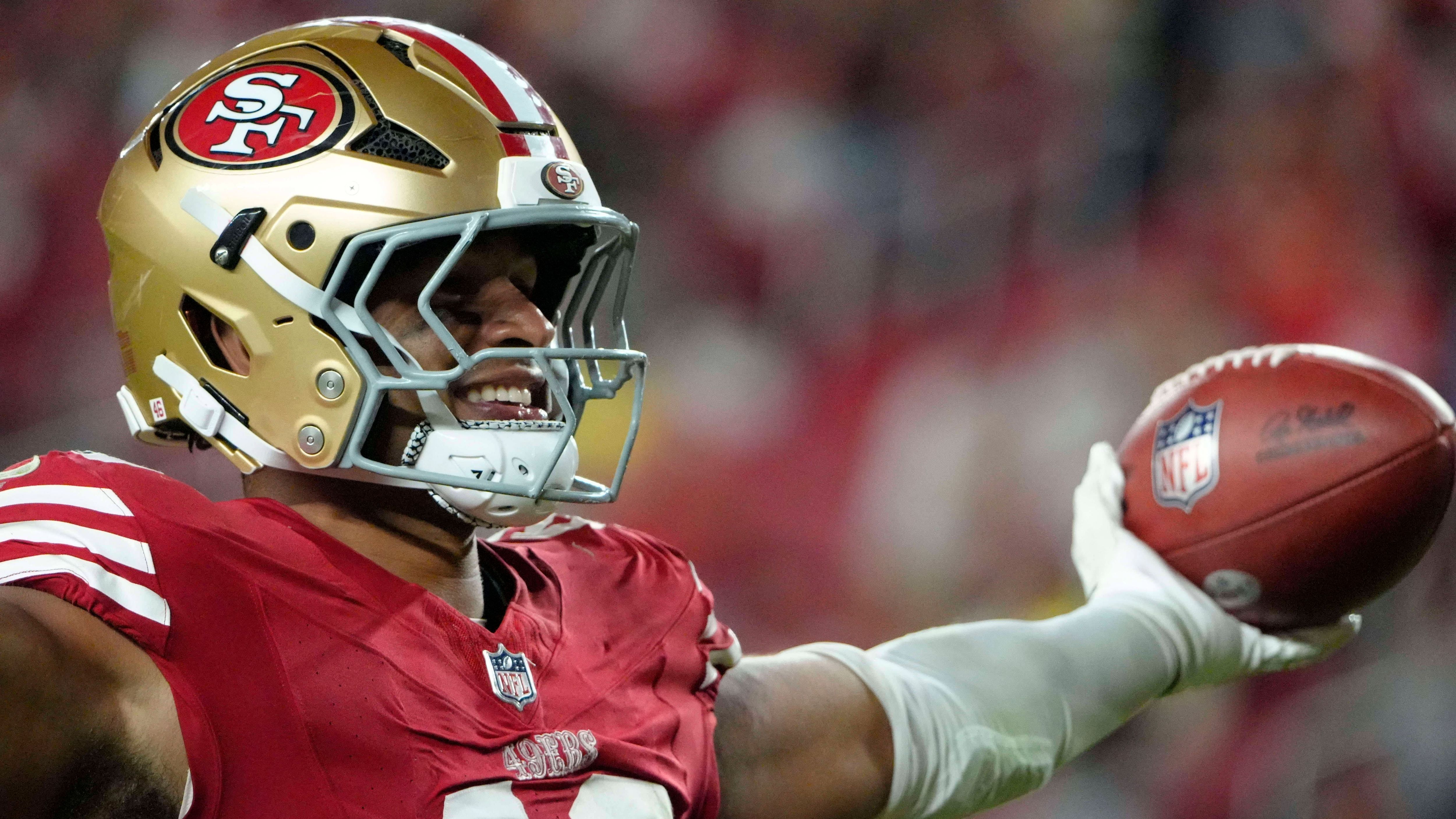 <strong>San Francisco 49ers</strong><br>Nach Jahren der Verletzungen vorab: Die meisten Niners-Stars sind gesund. Dafür hat es zwei Positionsgruppen in der Tiefe getroffen. Mehrere Receiver und auch Running Backs fallen aus oder sind angeschlagen. Die Franchise reagierte, verpflichtete RB Brian Robinson Jr. aus Washington. Als Receiver verbleibt eigentlich aktuell nur Ricky Pearsall topfit. Und TE George Kittle. Der neue Defensive Coordinator Robert Saleh bringt die Truppe wieder auf Vordermann, Kicker Jake Moody ist noch nicht vollends konstant in seinen Kicks.&nbsp;<br><strong>Note: 3+</strong>