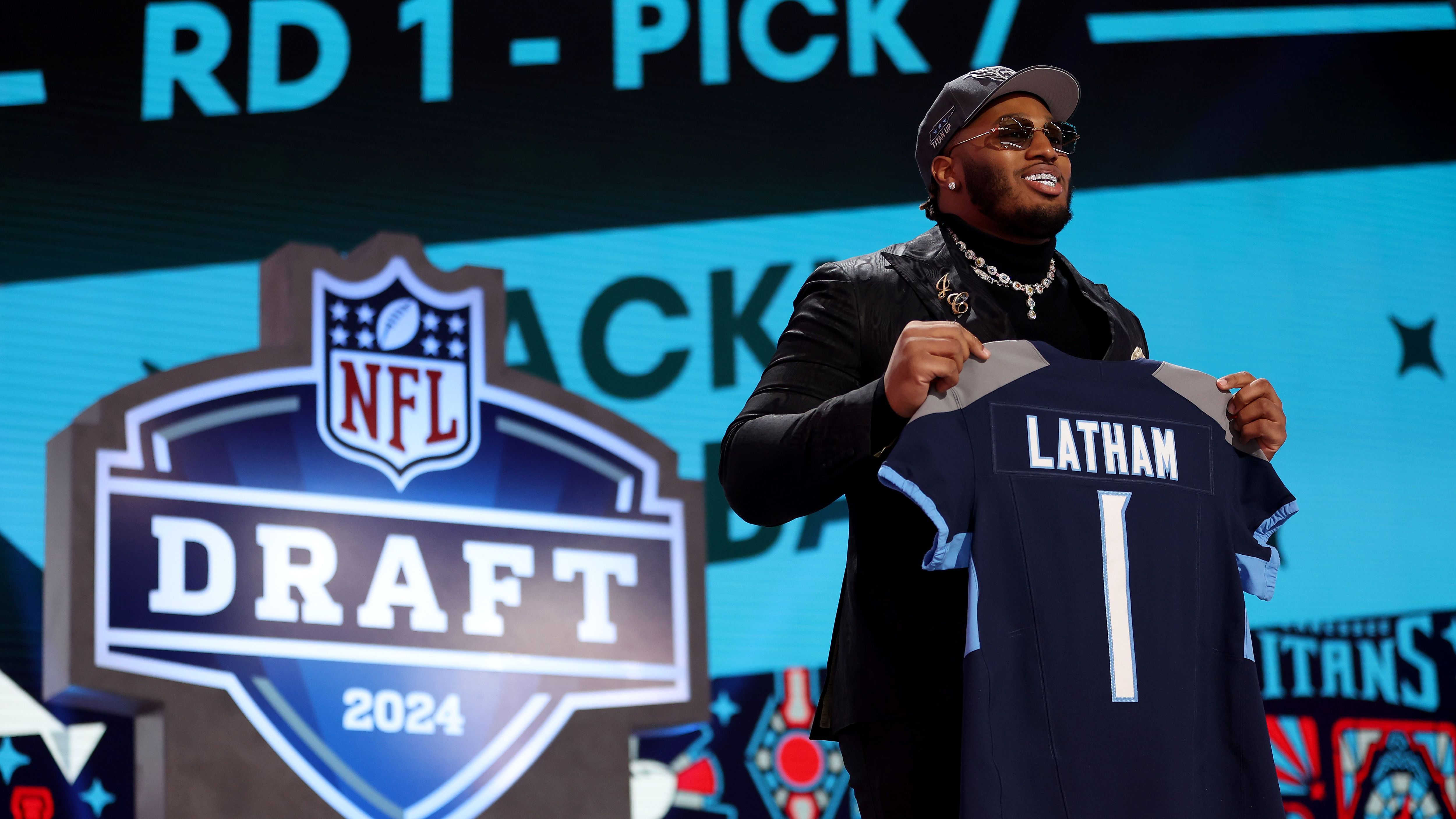 <strong>Pick 7: Tennessee Titans</strong><br>JC Latham, Offensive Tackle - Alabama<br>Gehalt: 26,05 Millionen US-Dollar<br>Vertrag unterschrieben: <b>Ja</b>