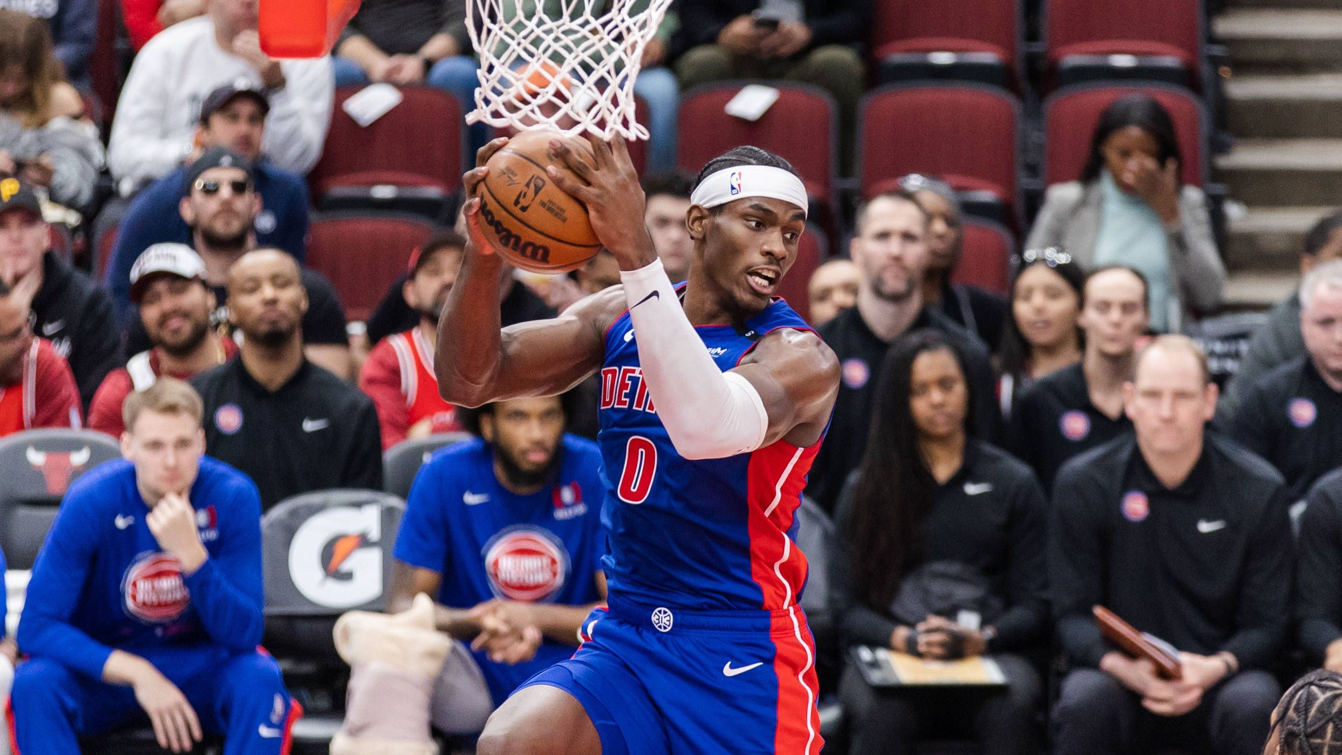 <strong>Jalen Duren (Detroit Pistons) - </strong><strong>Team Tamika Catchings</strong><br>Detroit spielt eine Saison zum Vergessen. Einer, der dafür eher wenig kann, ist Jalen Duren. Am 28. Januar legte er 22 Punkte und 21 Rebounds auf und wurde dadurch zum jüngsten Spieler in der NBA-Geschichte (20 Jahre und 71 Tage), dem ein 20 Punkte-20 Rebounds-Spiel gelang. Sollte sich die Situation in Detroit nicht ändern, wird er sich wohl nach einem Trade umschauen.