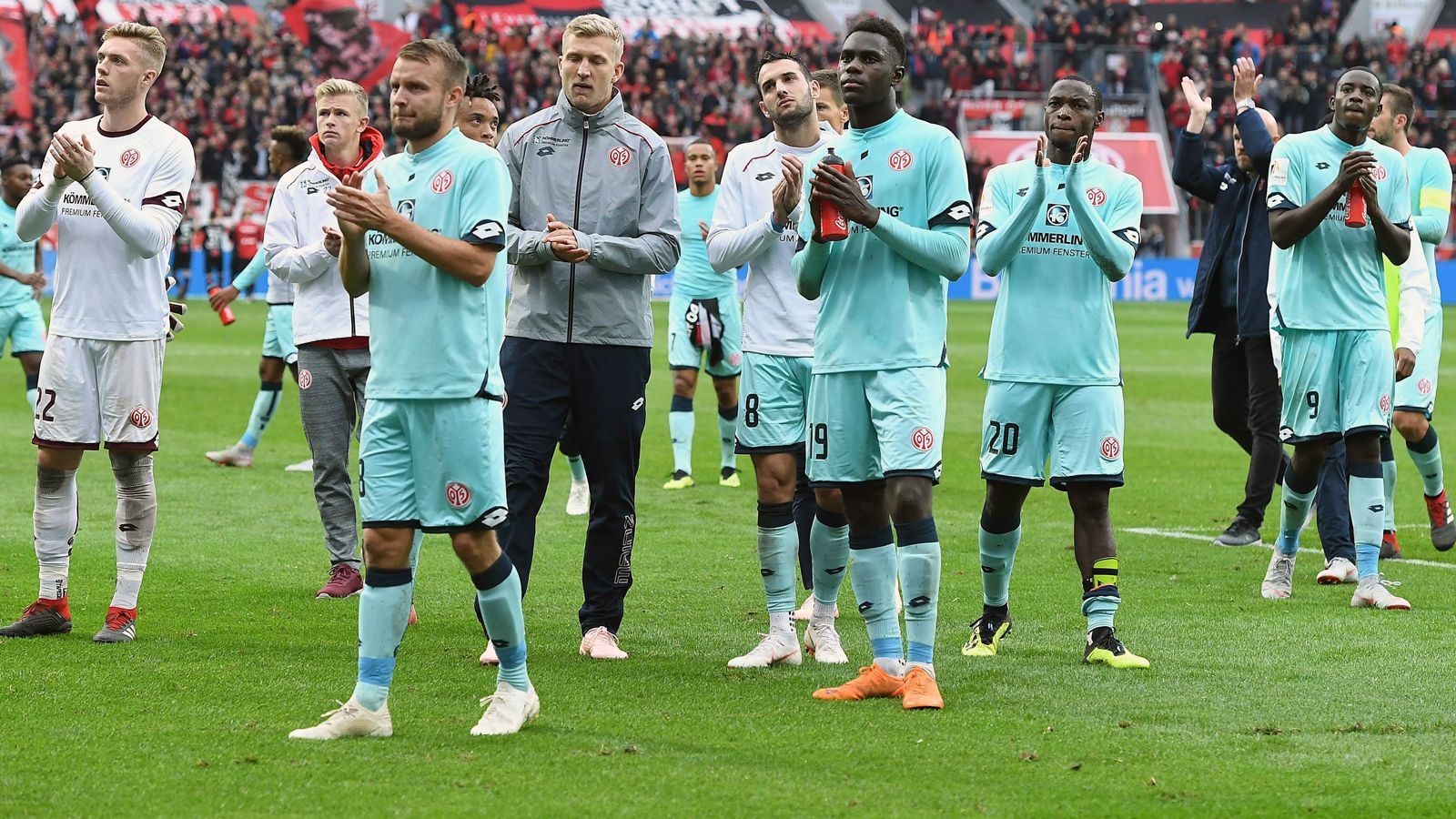 
                <strong>Jüngste Startelf der Mainzer Bundesliga-Historie</strong><br>
                Am 4. Spieltag schickte Mainz-Coach Sandro Schwarz eine historische Startelf auf das Spielfeld. Bei der 0:1-Niederlage in Leverkusen betrug das Durchschnittsalter seines Teams lediglich 22 Jahre und 288 Tage. So eine junge Startelf bestritt noch nie zuvor ein Bundesliga-Spiel für den FSV. (Quelle: optafranz/twitter)
              