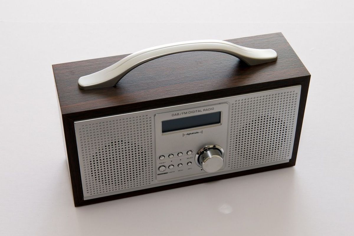 portable-radio-413732_1280