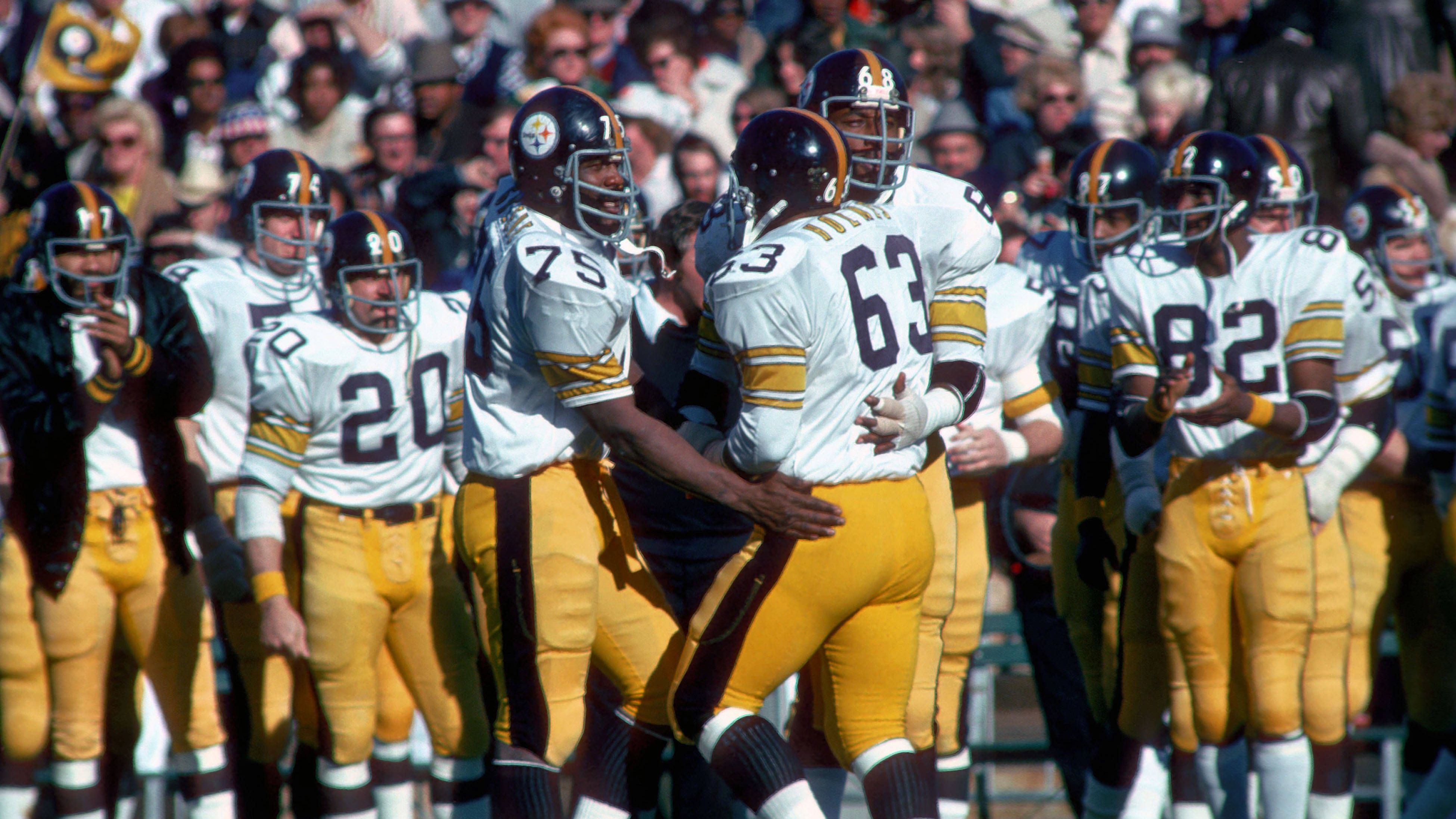 <strong>Platz 7: Pittsburgh Steelers von 1974 (Bilanz: 10-3-1, Super-Bowl-Champions, Head Coach: Chuck Noll)<br></strong>"Bis heute ist Pittsburgh das letzte Team, das eine NFL-Meisterschaft mit Spielern gewann, die allesamt noch nie für eine andere Franchise gespielt hatten. Das Team wurde mit dem wohl besten Front Office der Ligageschichte aufgebaut", schreibt "Sports Illustrated".