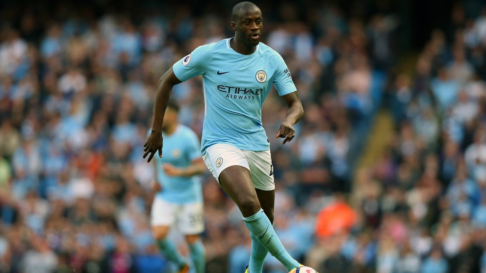 
                <strong>Mittelfeld - Yaya Toure</strong><br>
                Verein in der Premier League: Manchester City (2010-2018)Spiele in der Premier League (Tore): 230 (59)Meistertitel in der Premier League: 3
              