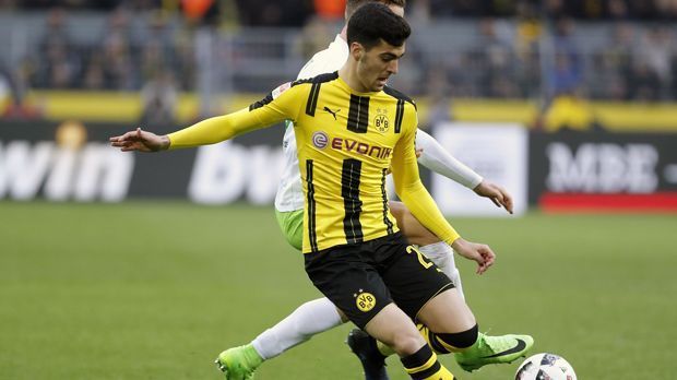 
                <strong>Mikel Merino</strong><br>
                Mikel Merino: Der spanische U21-Nationalspieler hat in seiner ersten Saison beim BVB Anpassungsprobleme und kommt zu entsprechend wenigen Einsätzen. Im Winter gab es bereits Gerüchte über einen Wechsel auf Leihbasis nach Köln. Und auch für den Sommer gibt es laut "Kicker" und  "Bild" Überlegungen, wonach der 20-Jährige ausgeliehen werden könnte. Bislang kam Merino für den BVB nur in der Bundesliga zum Einsatz (vier Spiele, 189 Minuten). Aber: Immerhin wurde er im Frühjahr auch für die Champions League nachgemeldet, im Herbst fehlte er noch im BVB-Aufgebot für die Königsklasse.
              