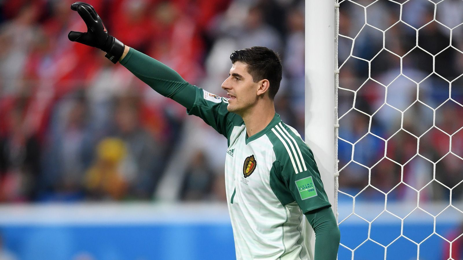 
                <strong>Thibaut Courtois</strong><br>
                Kommt in der 13. Minute stark gegen Mbappe raus und verhindert den Rückstand. Er hält einen Matiudi-Schuss nach knapp 20 Minuten sicher fest und rettet in der 39. Minute mit einem starken Reflex gegen Pavard. Beim Kopfball von Umtiti, trotz kurzer Ecke, machtlos. Verhindert kurz vor Schluss gegen Griezmann und Tolisso das 0:2. Der beste Belgier! ran-Note: 2
              