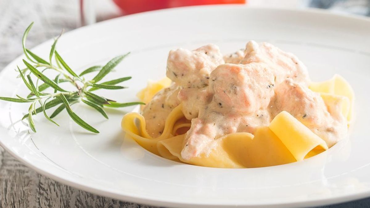 Bandnudeln mit Lachs