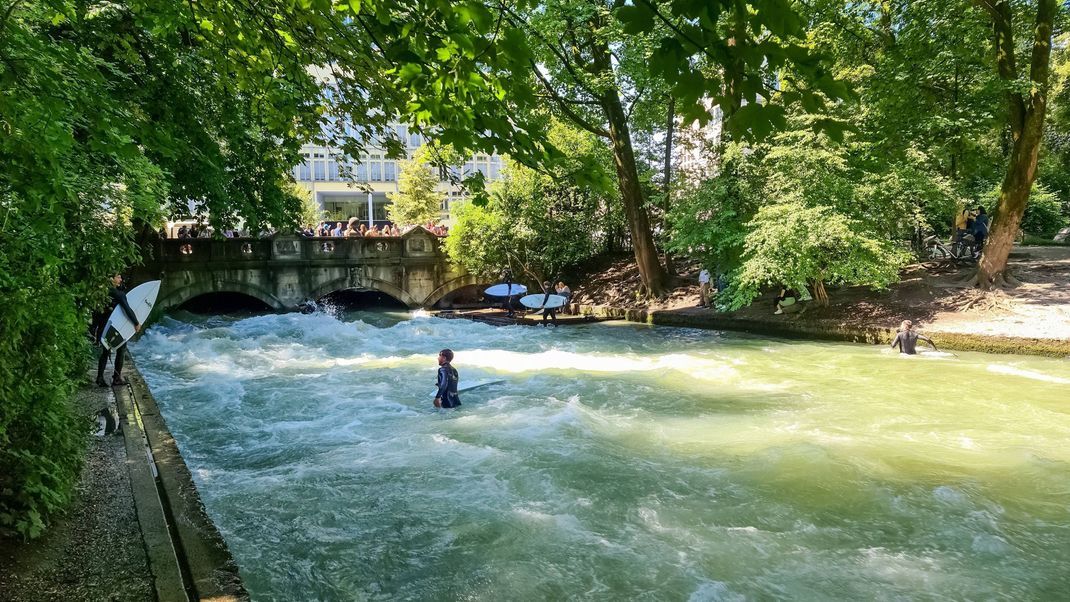 Im Eisbach in München kam es Ende Juli zu einem tragischen Badeunfall.