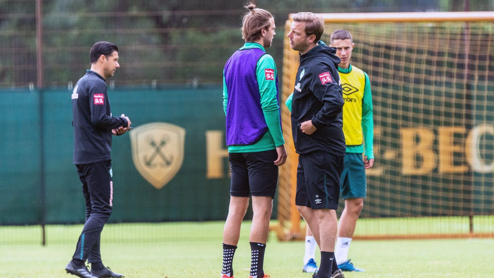 
                <strong>SV Werder Bremen</strong><br>
                Trainingsstart: 3. AugustTrainingslager: 15. bis 25. August in Zell am Ziller (Österreich)Testspiele: am 9. August gegen Eintracht Braunschweig (2:0), am 19. August gegen Linzer ASK (4:1), am 24. August gegen SC Austria Lustenau (4:2), am 29. August gegen FC Groningen (4:0) und gegen FC St. Pauli (1:0), am 5. September gegen Hannover 96 (2:0) und gegen BSV Rehden (7:0)
              