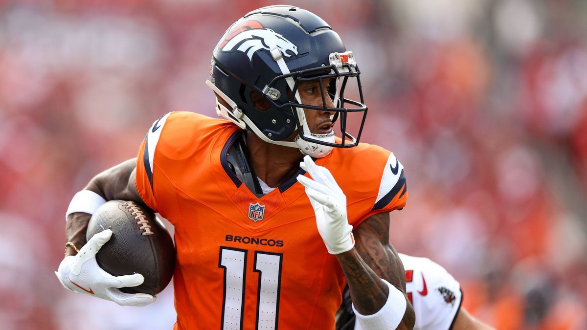 NFL, American Football Herren, USA Denver Broncos at Tampa Bay Buccaneers Sep 22, 2024; Tampa, Florida, USA; Denver Broncos wide receiver Josh Reynolds (11) makes a catch against the Tampa Bay Bucc...