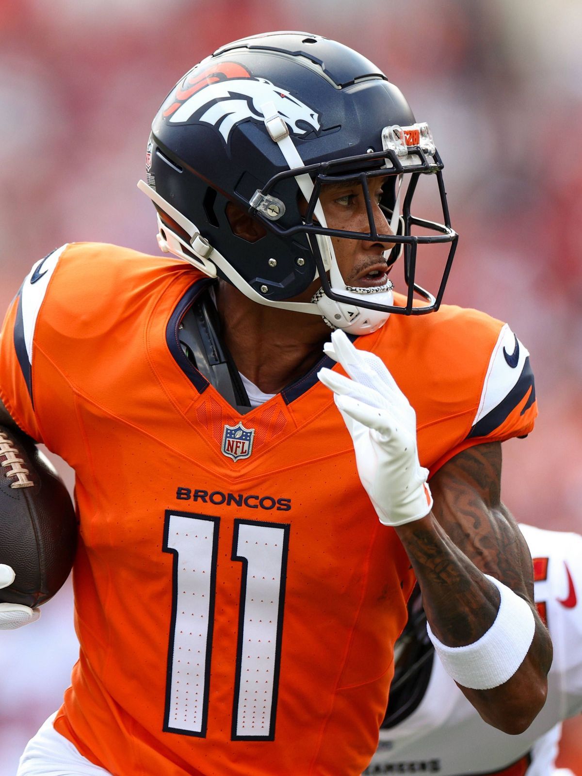 NFL, American Football Herren, USA Denver Broncos at Tampa Bay Buccaneers Sep 22, 2024; Tampa, Florida, USA; Denver Broncos wide receiver Josh Reynolds (11) makes a catch against the Tampa Bay Bucc...