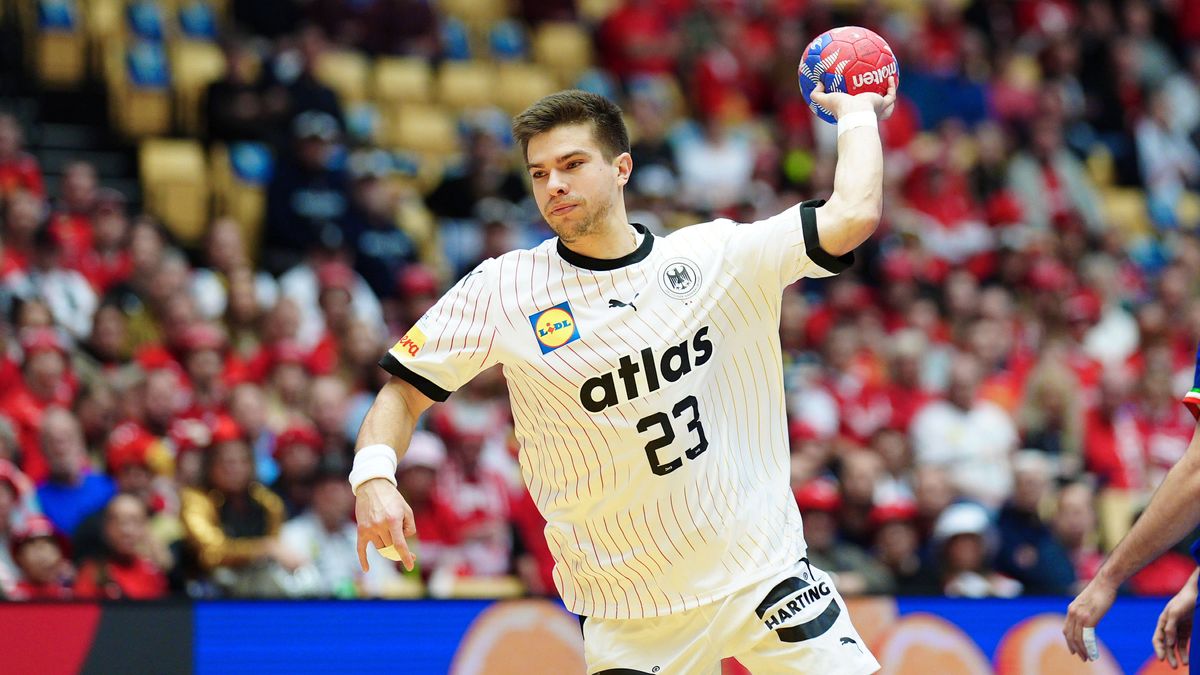 Wurf Tor Renars Uscins (Deutschland, 23) DEN, Italien vs. Deutschland, Handball, IHF Weltmeisterschaft 2025, Hauptgruppe 1, Spieltag 2, 23.01.2025 DEN, Italien vs. Deutschland, Handball, IHF Weltme...