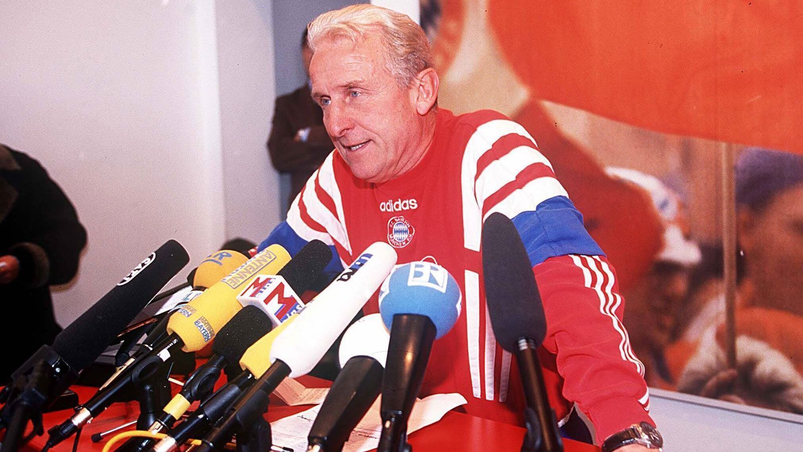 
                <strong>Giovanni Trapattoni (2. Amtszeit)</strong><br>
                &#x2022; Bayern-Trainer von Juli 1996 bis Juni 1998<br>&#x2022; Tage im Amt: 729<br>&#x2022; Bilanz der ersten sechs Spiele: fünf Siege, eine Niederlage<br>
              