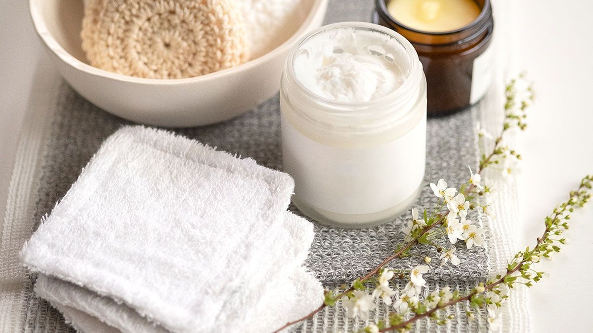 Verwöhne dein Gesicht mit nachhaltigen Cleansing Balms – die Wirkstoffe stammen aus ökologischem Anbau.