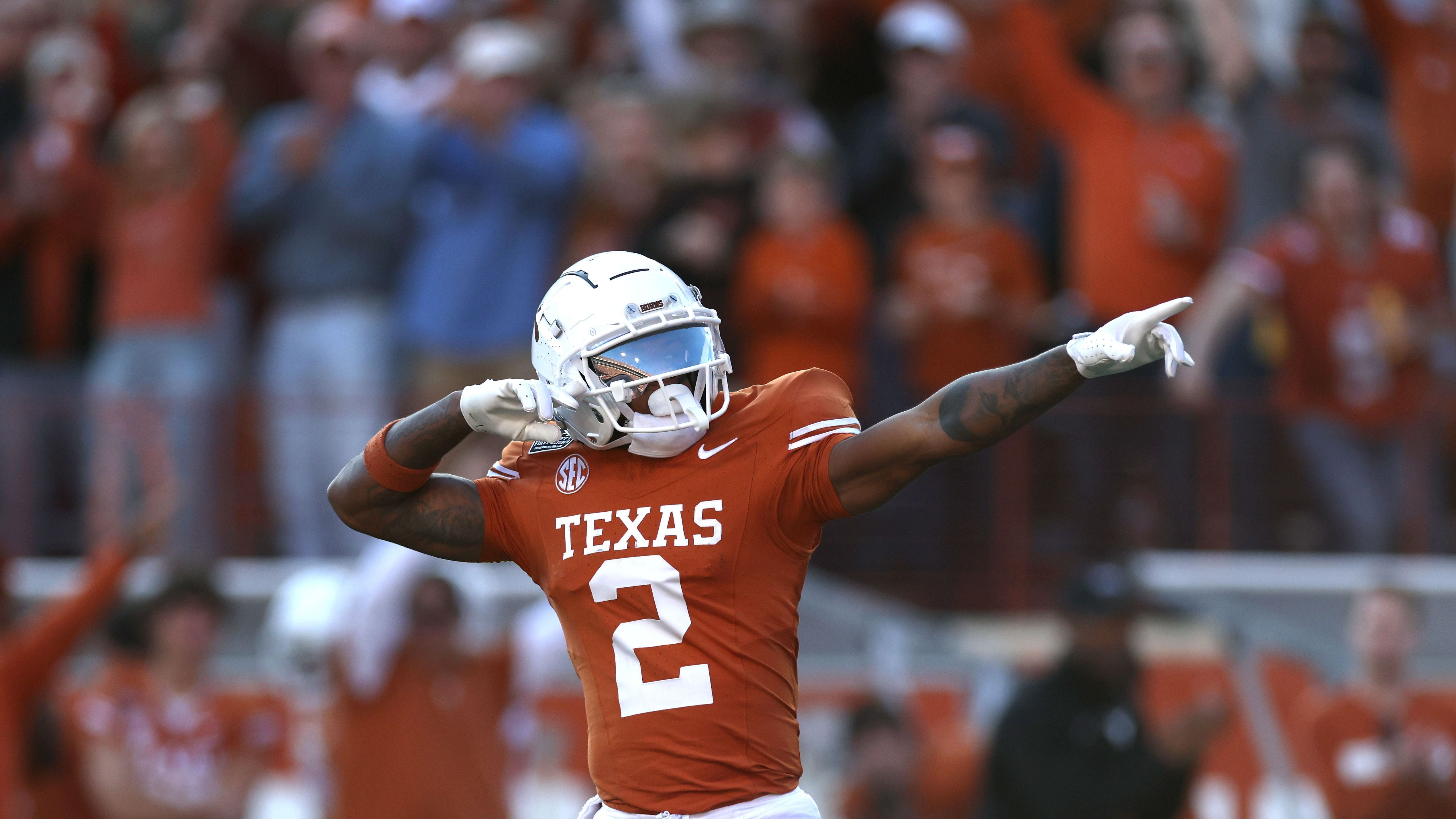 <strong>Matthew Golden (Texas): Schwächen</strong><br>In erster Linie fehlt es Golden in einigen Situationen an Physis. Er ist drahtig gebaut und nicht sonderlich schwer. Außerdem ist sein Spiel als Wide Receiver noch nicht vollständig ausgereift. Sein Route Running und seine Catching-Fähigkeiten sind phasenweise ausbaufähig.