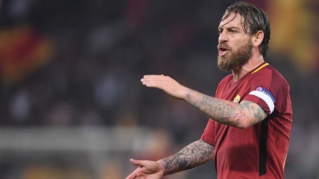 
                <strong>Platz 5 (geteilt): Daniele De Rossi </strong><br>
                Saisons im Verein: 15,5Verein: AS Rom (Serie A)Position: Defensiver MittelfeldspielerAlter: 34 Jahre
              