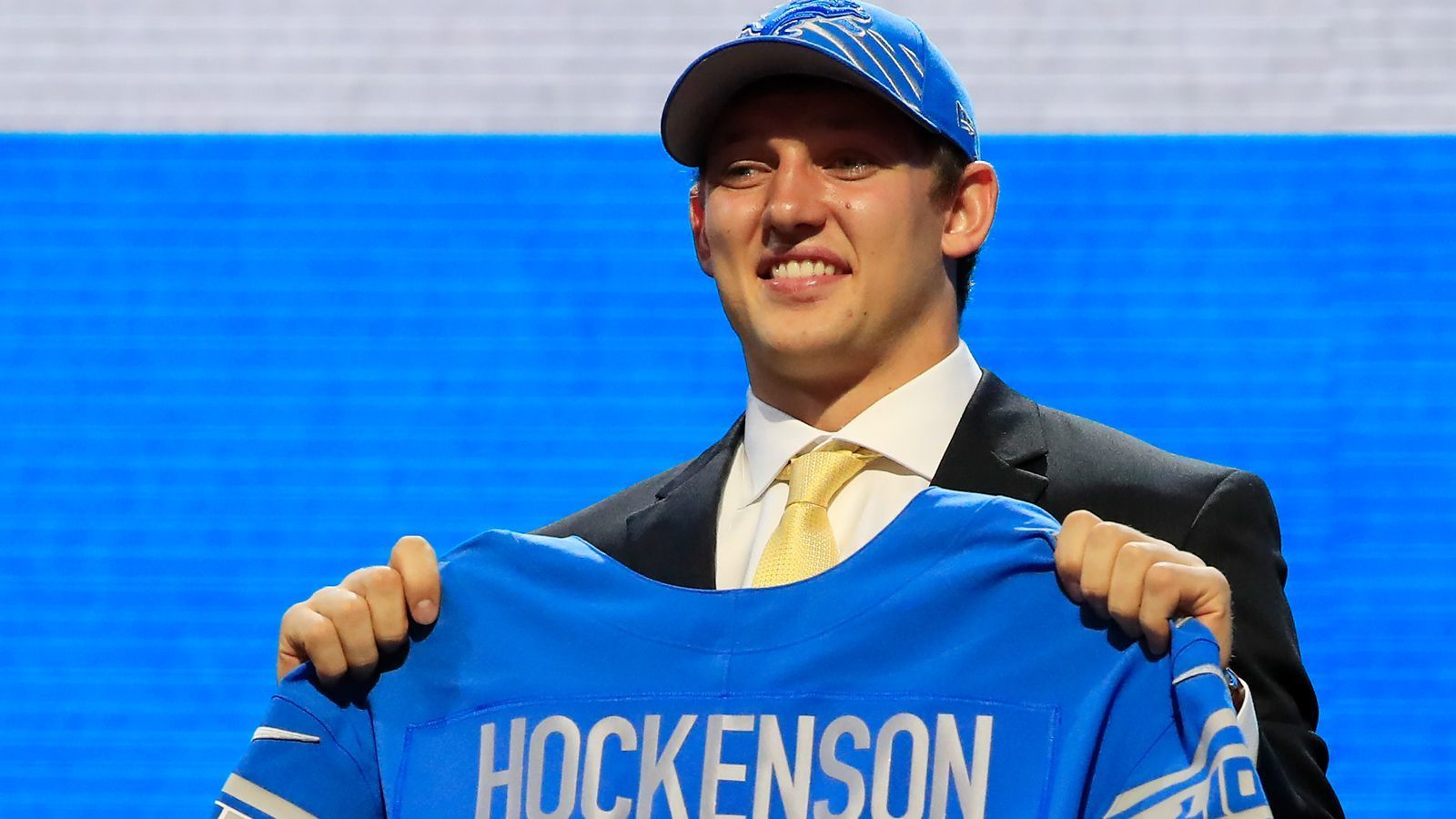 
                <strong>8. Pick - Detroit Lions: TE T.J. Hockenson (Iowa)</strong><br>
                Vertrag unterschriebenSigning Bonus: 12.435.436 DollarGesamtgehalt: 19.821.225 Dollar
              