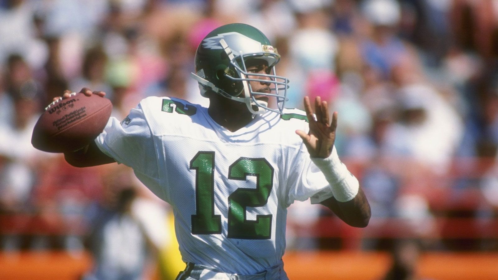 
                <strong>Randall Cunningham (Philadelphia Eagles)</strong><br>
                Randall Cunningham riss sich 1991 das Kreuzband, spielte in der darauffolgenden Saison aber wieder und wurde zum Comeback Player of the Year gewählt. 1998 stand er noch einmal im Pro Bowl.
              