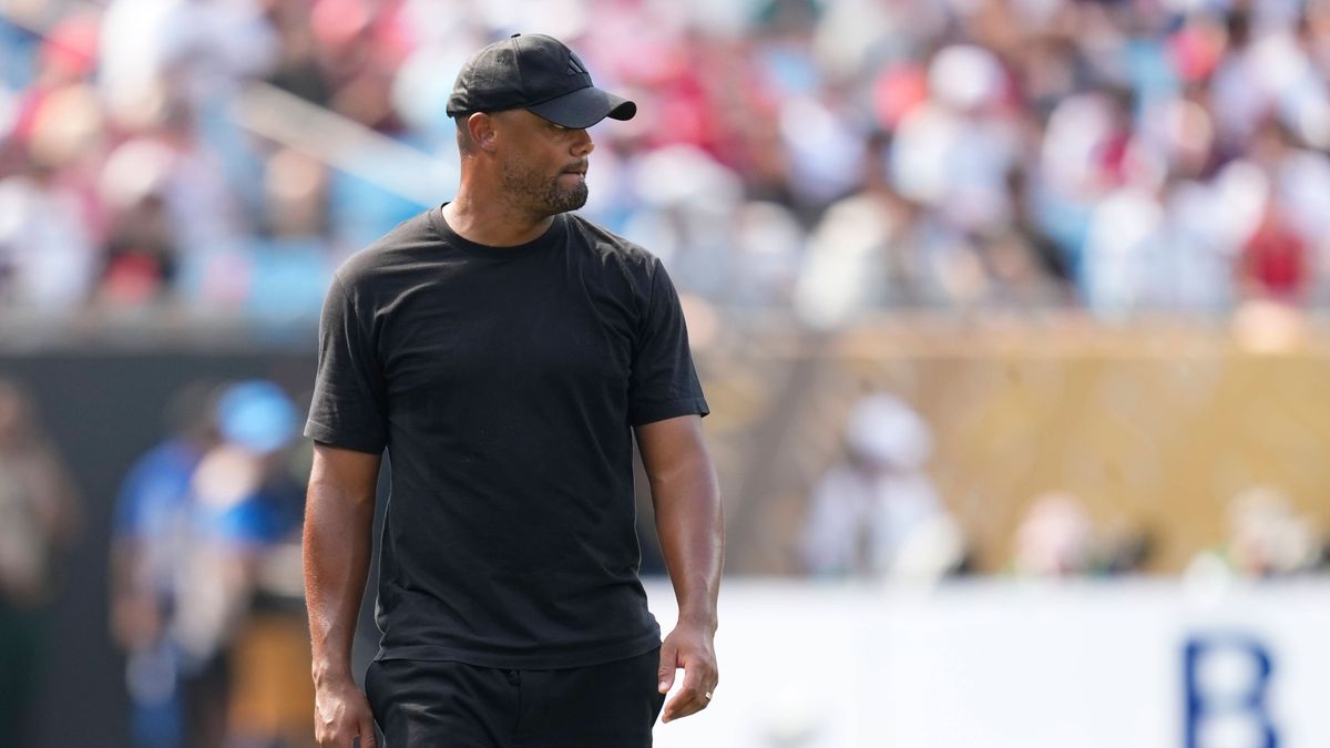 SL Benfica v FC Bayern München: Group C - FIFA Club World Cup 2025 Vincent Kompany head coach of Bayern Munich during the FIFA Club World Cup 2025 group C match between SL Benfica and FC Bayern Mün...