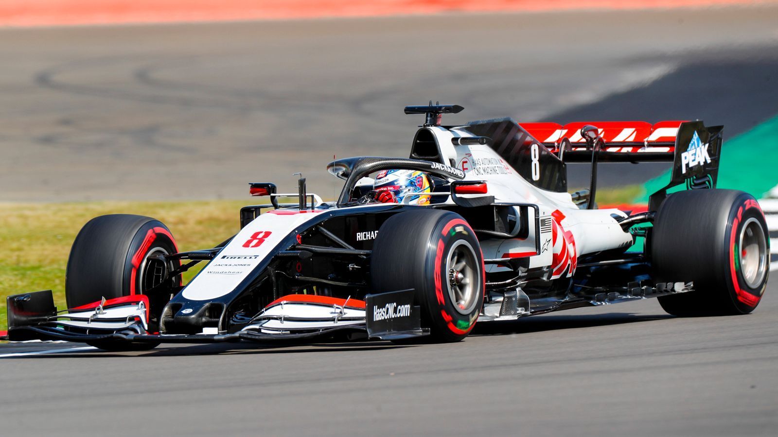 
                <strong>Haas</strong><br>
                Bei Haas verhält es sich ähnlich wie bei Alfa Romeo. Bislang steht noch kein Fahrer für die Saison 2021 fest. Romain Grosjean und Kevin Magnussen besitzen lediglich für 2020 einen Vertrag. Grosjean stand bereits letzte Saison teamintern in der Kritik. Sofern er keinen Leistungssprung macht, könnte Haas 2021 ohne ihn planen. Dies wäre womöglich die Chance für Hülkenberg. Haas-Teamchef Günther Steiner soll bereits 2019 nicht abgeneigt gewesen sein, den Deutschen zu verpflichten.
              