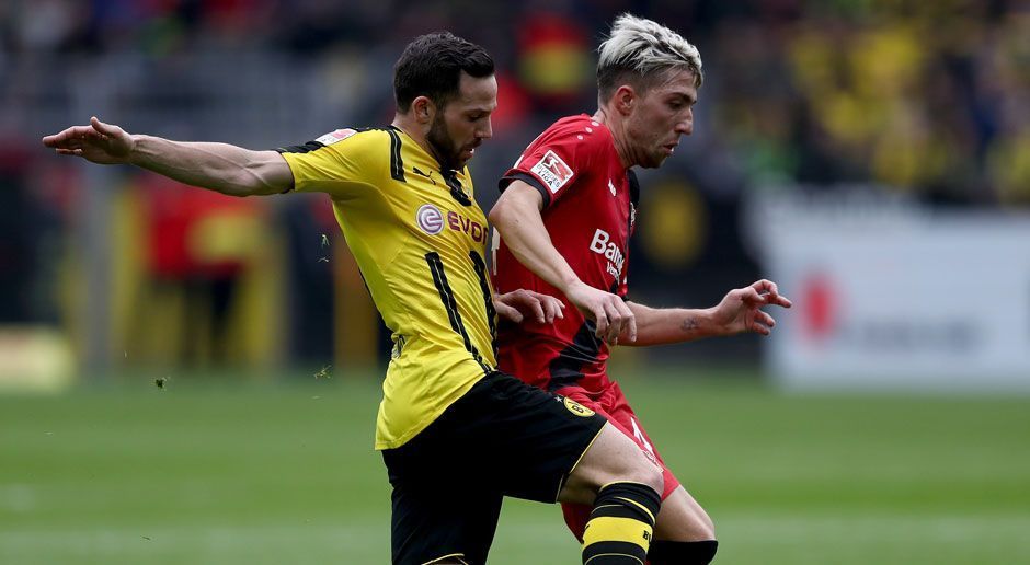 
                <strong>Gonzalo Castro</strong><br>
                Gonzalo Castro: Bildet zusammen mit Weigl und Guerreiro das Dreiermittelfeld des BVB. Probiert immer wieder den Ball in die Spitze, um Bayers hochstehenden Außenverteidiger zu überspielen. Klappt das, wird es sofort brandgefährlich. Immer wieder geht Castro den Weg in den Strafraum mit. ran-Note: 2,5
              