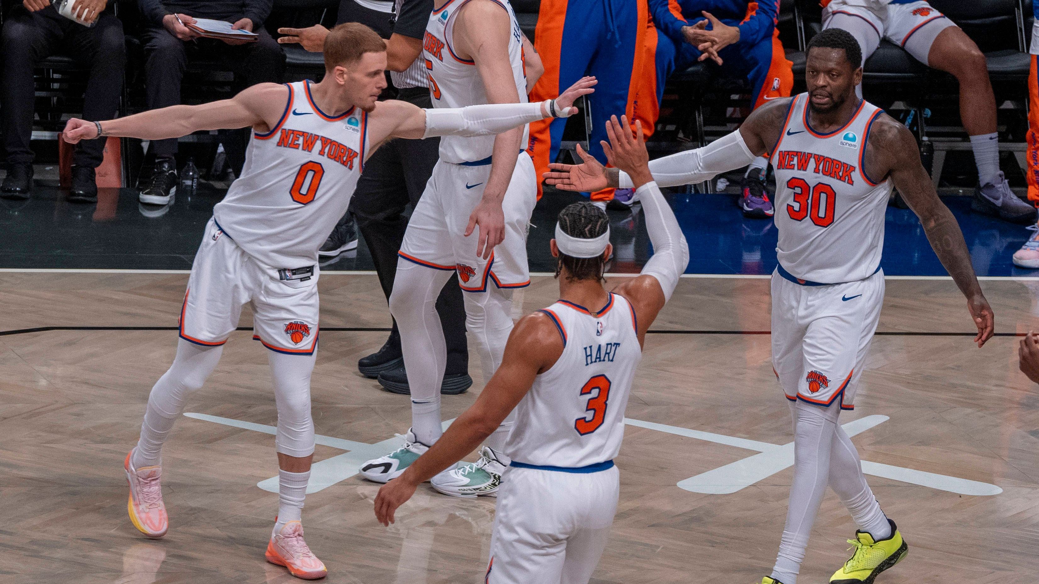 <strong>3.</strong> <strong>New York Knicks (zuvor Rang 8, 32:17)</strong><br>Neun Siege in Folge. Das beste Team im Januar (14:2). Die Knicks klettern und greifen den zweiten Platz im Osten an. Verrückt: Im Dezember war New York das defensiv schlechteste Team der Liga. Im Januar die klare Nummer eins in der gesamten NBA. Der aktuelle Streak ist unglaublich. Den Knicks fehlen mit Randle, Robinson und Anunoby derzeit drei Starter.