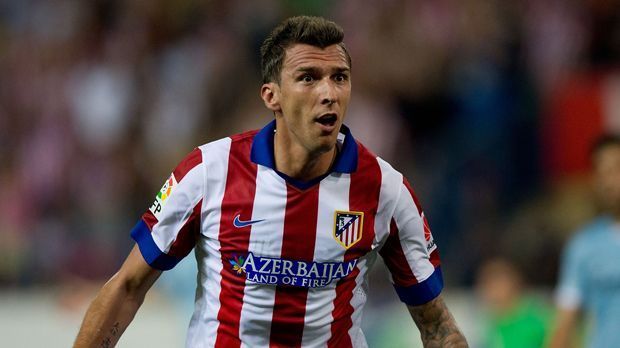 
                <strong>Mario Mandzukic</strong><br>
                Mario Mandzukic (20 Tore): Eine Spielzeit ist Mario Mandzukic in der spanischen Metropole. Von 2014 bis Juli 2015 macht er 43 Partien und erzielte 20 Treffer. So wirklich zufrieden wird der Kroate unter Diego Simeone, trotz des Gewinns des spanischen Superpokals, nicht. Für 19 Millionen Euro wird er schließlich zu Juventus Turin transferiert.
              