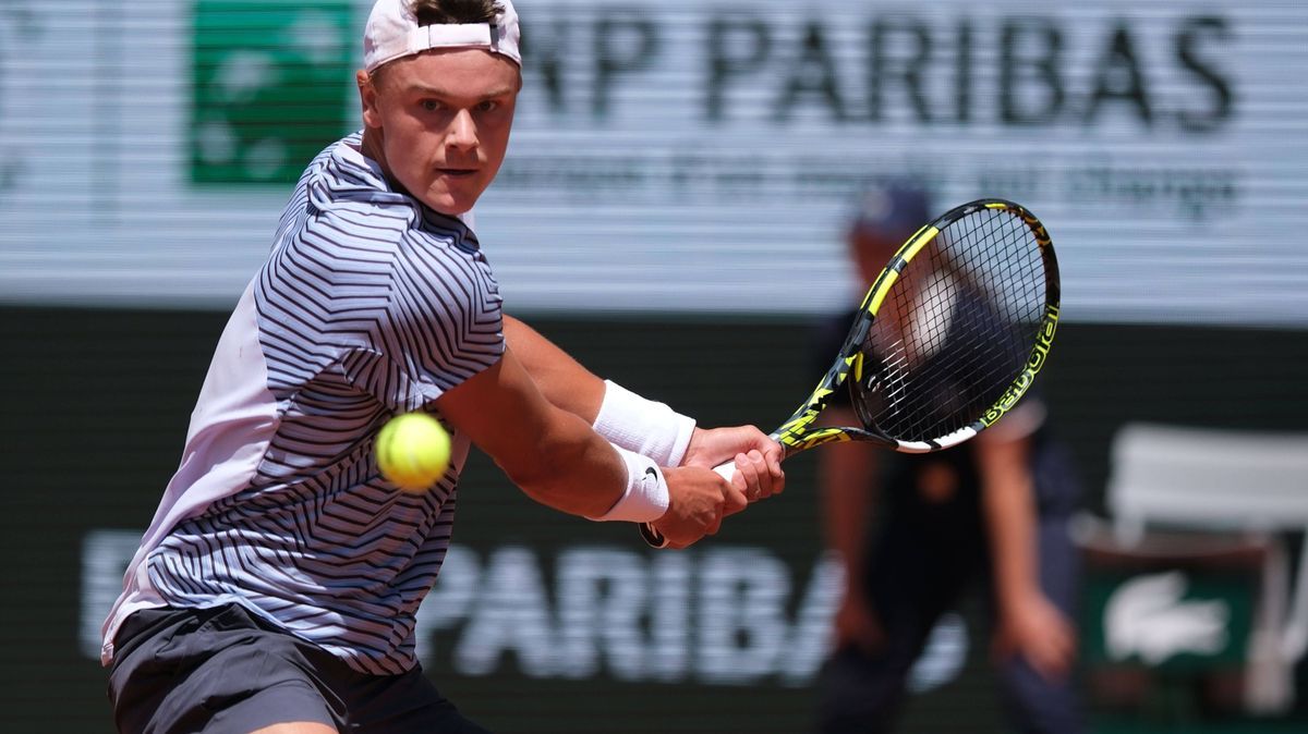 June 3, 2023, Paris, Paris, France: HOLGER RUNE of Denmark return the ball to GENARO ALBERTO OLIVIERI of Argentina during the Day 7 of the French Open 2023, Grand Slam tennis tournament at the Rola...