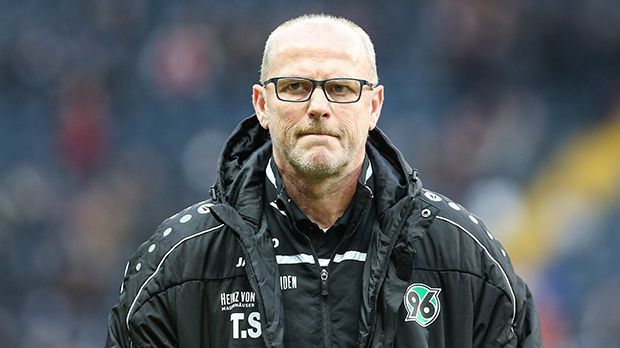 
                <strong>Thomas Schaaf (Hannover 96)</strong><br>
                Thomas Schaaf (Hannover 96): Nach dem 28. Spieltag zieht Hannover 96 die Reißleine und beurlaubt Cheftrainer Thomas Schaaf. Die Trennung zeichnete sich bereits im Verlauf der Saison ab. Sein Nachfolger wird ...
              