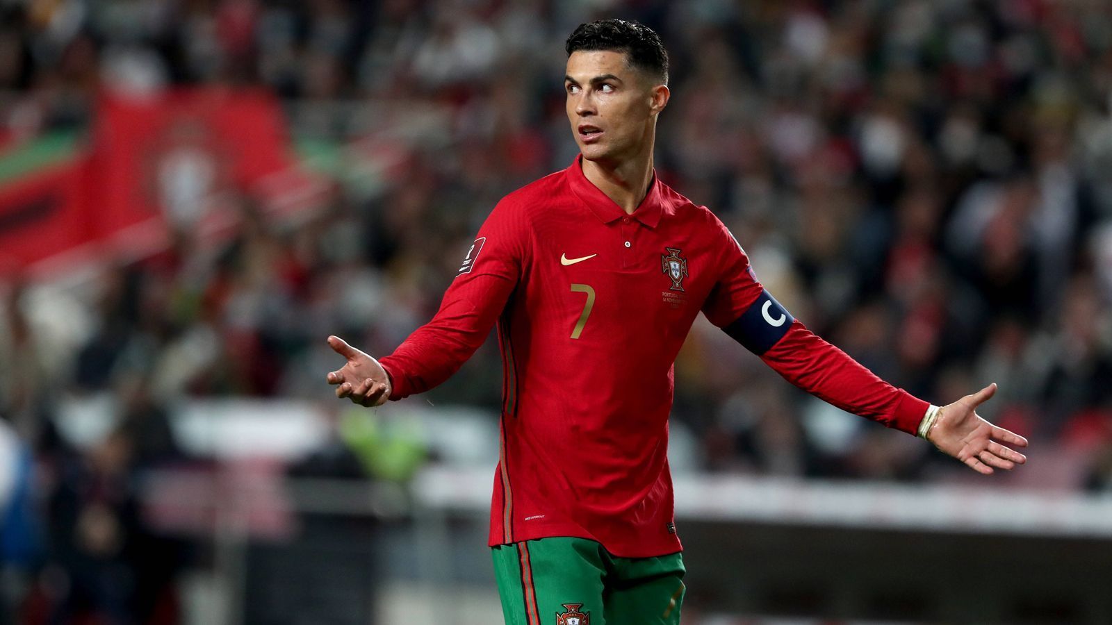 
                <strong>Cristiano Ronaldo (Portugal)</strong><br>
                Klub: Manchester UnitedLänderspiele: 184Tore: 115 Assists: 40Gegner Halbfinale/Finale: Türkei/Sieger Italien - Nordmazedonien
              