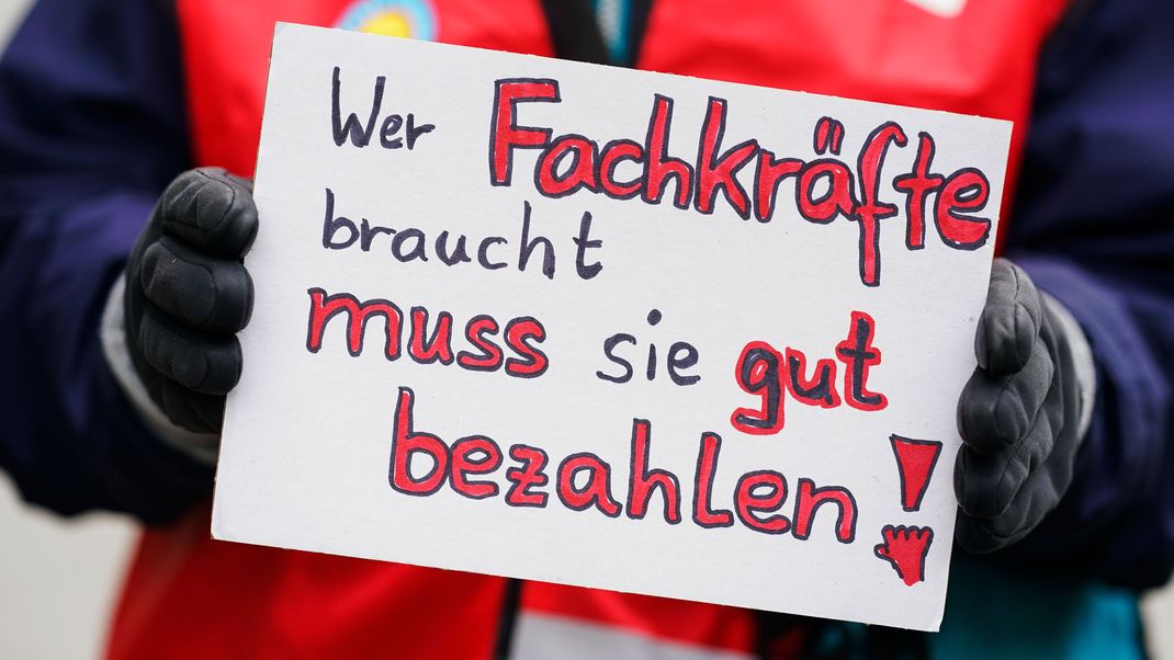 Fachkräftemangel in Deutschland sei unter anderem auf eine zögerliche Einbürgerungspraxis und eine nur schleppende Digitalisierung zurückzuführen.